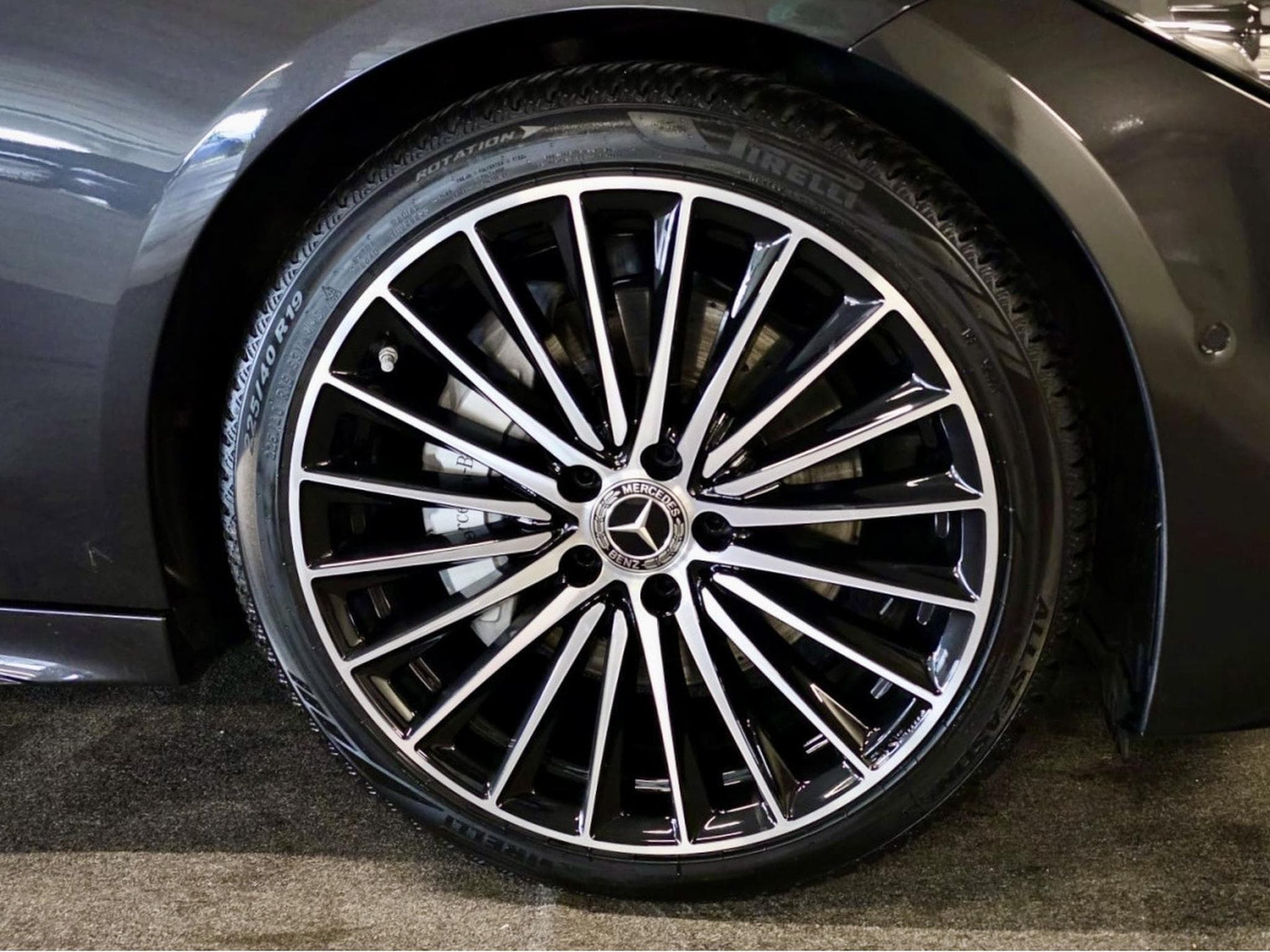 Mercedes C 180 AMG LINE PANO CUIR NAVI 1 HAND (2025) - Photo 12