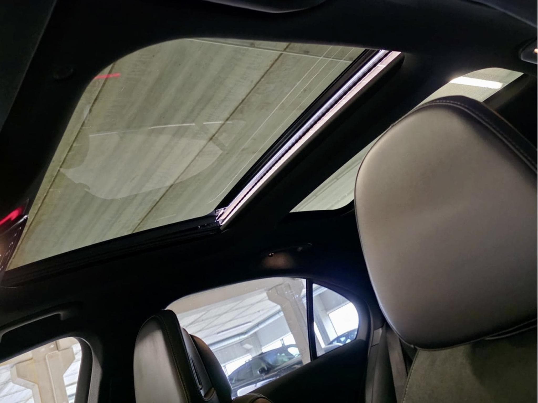 Mercedes C 180 AMG LINE PANO CUIR NAVI 1 HAND (2025) - Photo 5