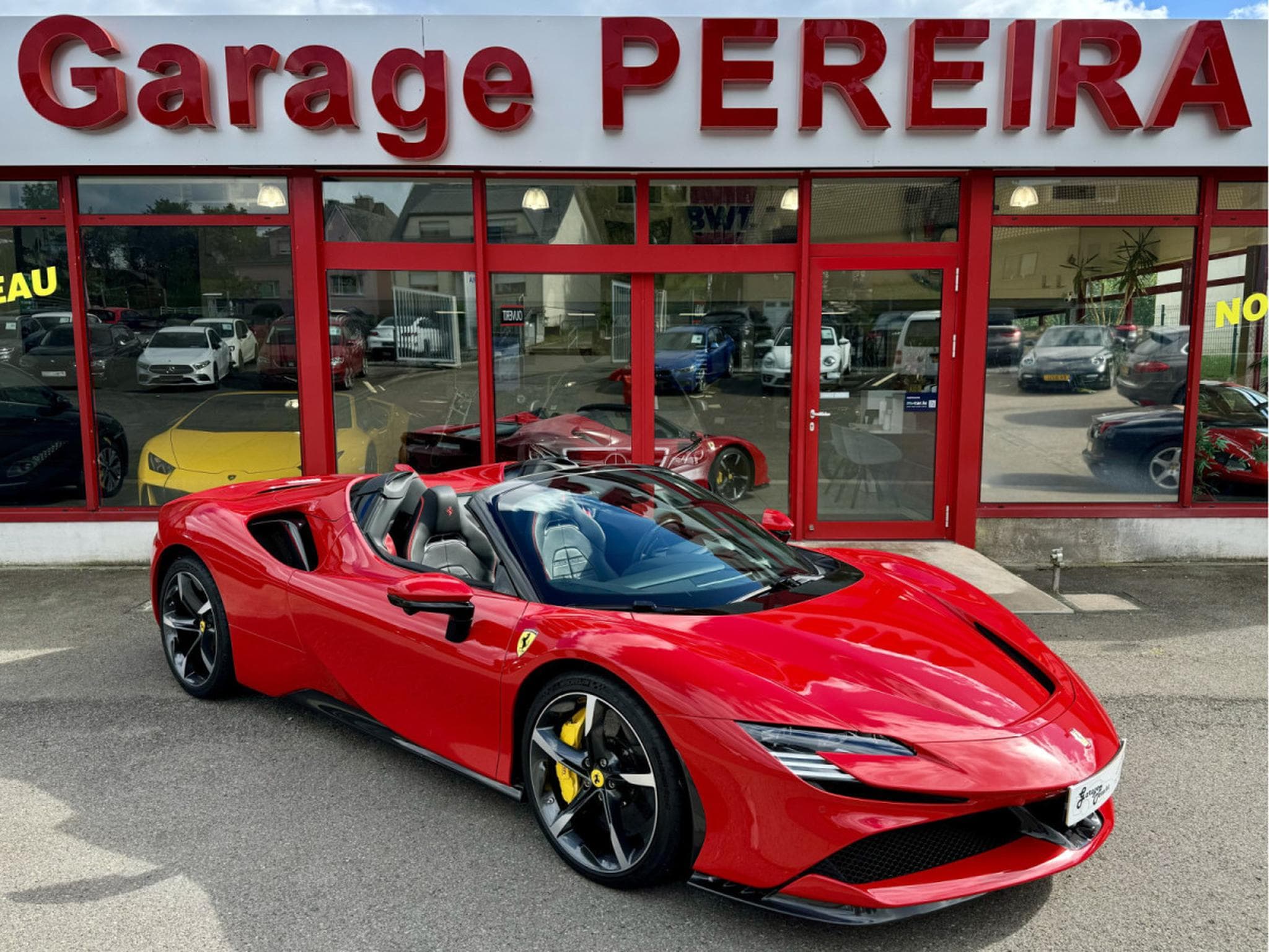 Ferrari SF90 REPRISES POSSIBLE ... INZAHLUNGEN MÖGLICH Full options Great (2023) - Photo 1