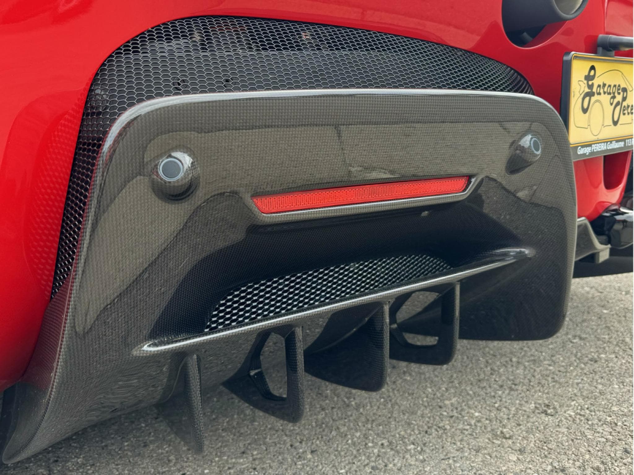 Ferrari SF90 REPRISES POSSIBLE ... INZAHLUNGEN MÖGLICH Full options Great (2023) - Photo 23