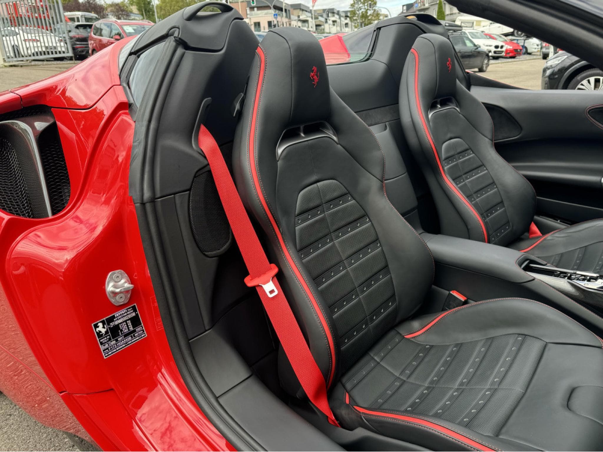 Ferrari SF90 REPRISES POSSIBLE ... INZAHLUNGEN MÖGLICH Full options Great (2023) - Photo 9
