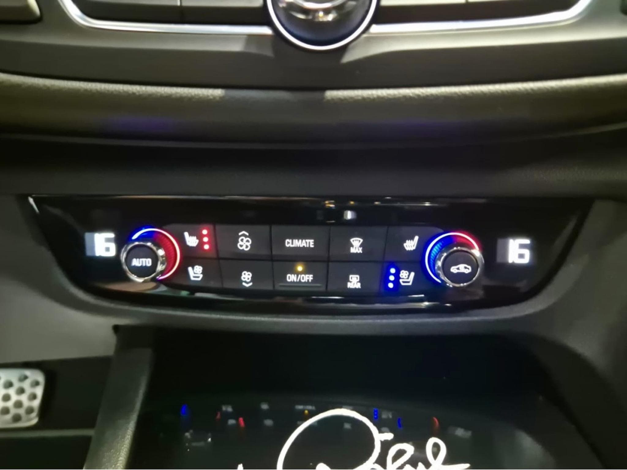 Opel Insignia 2.0 BITURBO D GSI 4X4 Schalensportsitze HEAD UP BOSE PANO CU (2018) - Photo 10