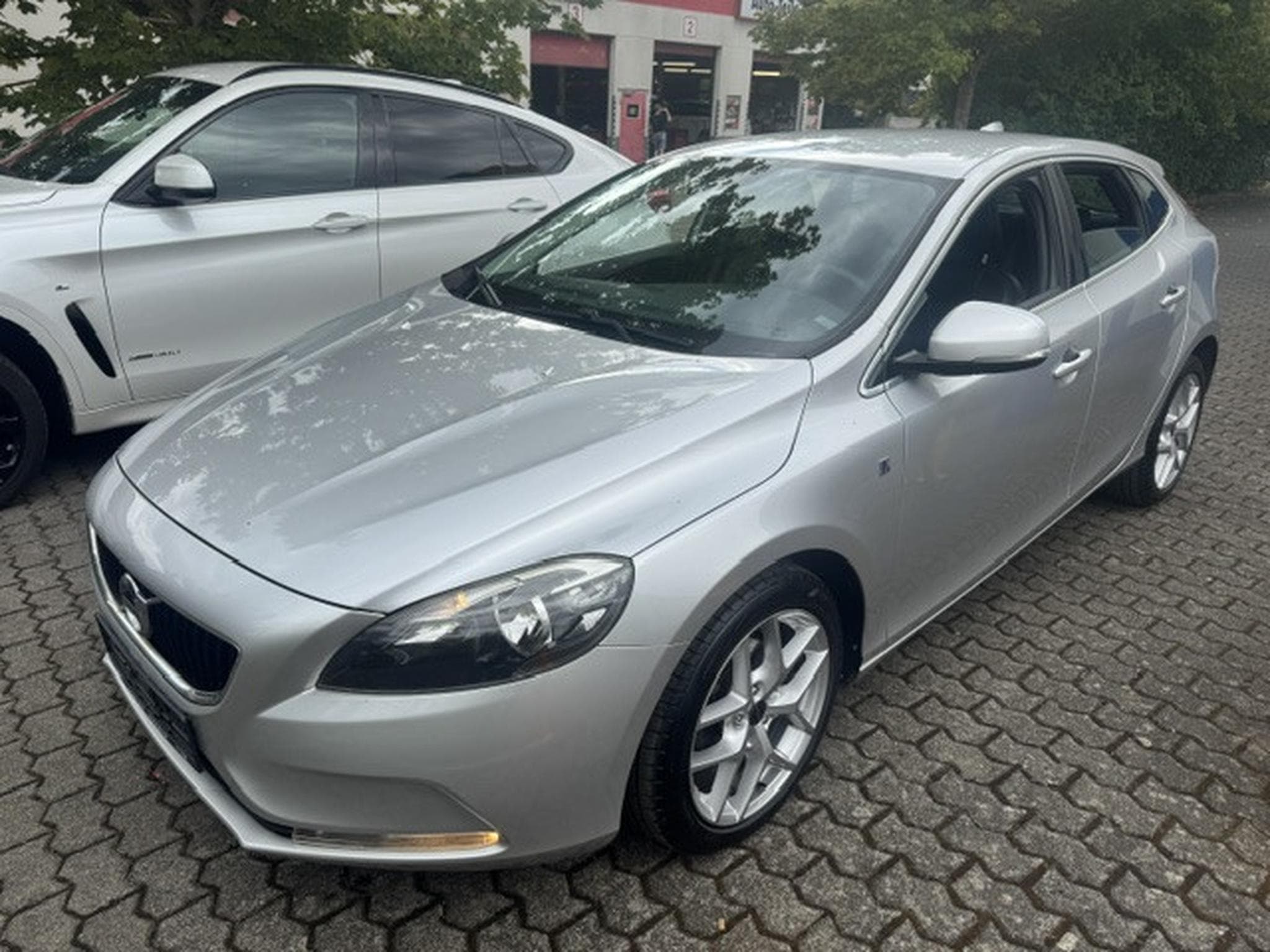 Volvo V40 VOLVO V40 OCEAN RACE 2.0 D LEDER LED NAVI AHK (2016) - Photo 1
