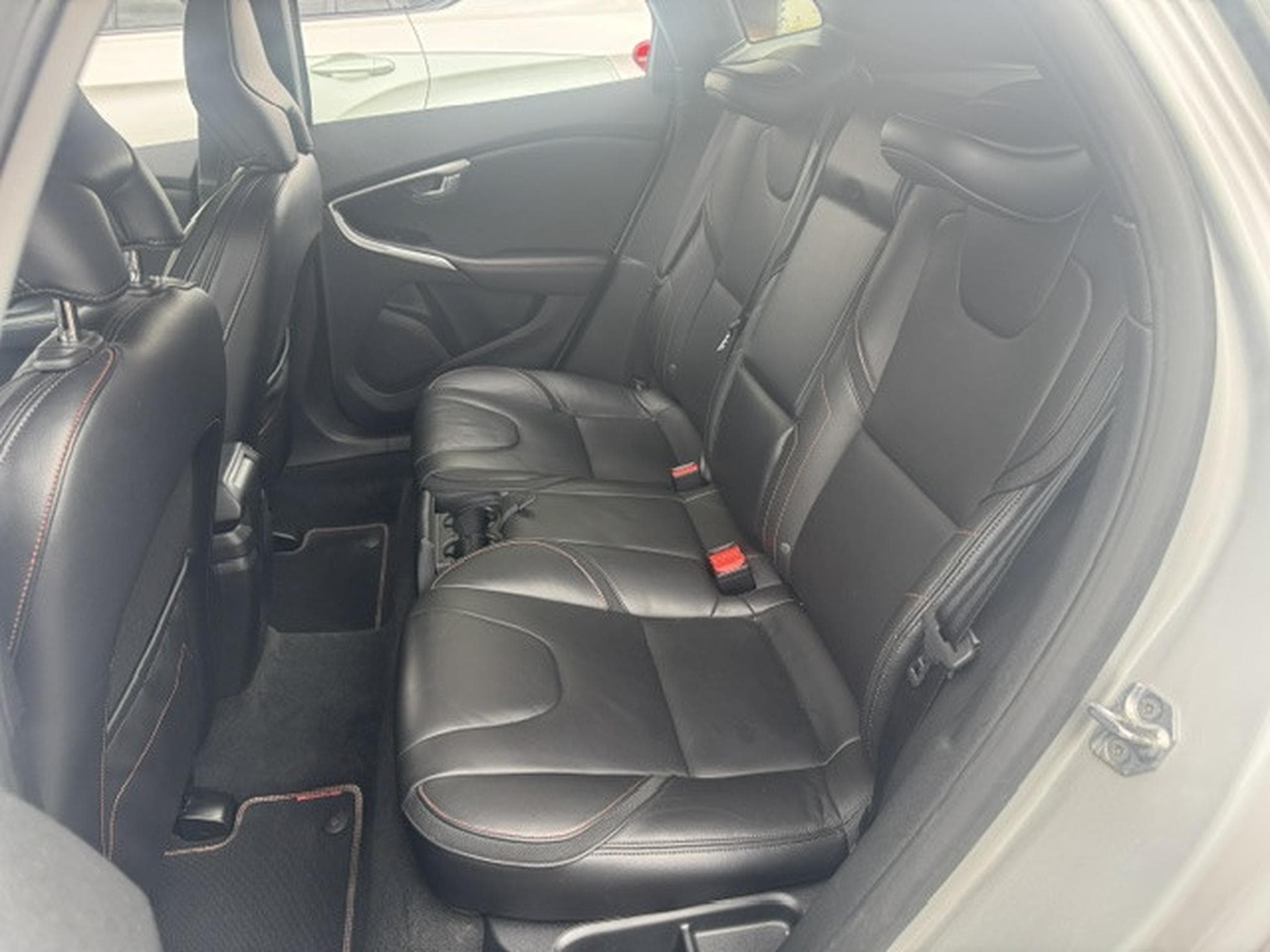 Volvo V40 VOLVO V40 OCEAN RACE 2.0 D LEDER LED NAVI AHK (2016) - Photo 13
