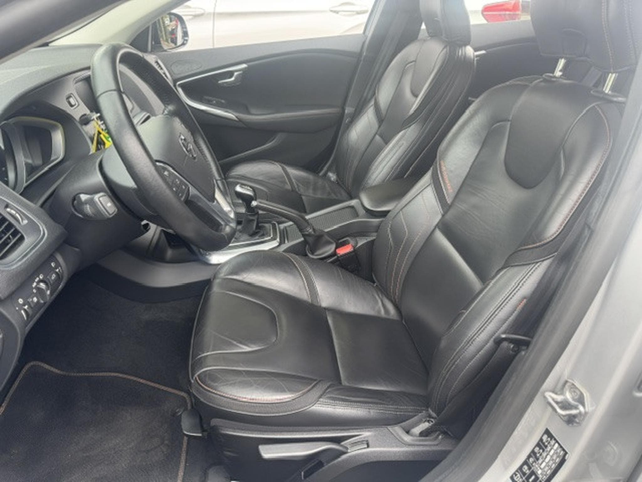 Volvo V40 VOLVO V40 OCEAN RACE 2.0 D LEDER LED NAVI AHK (2016) - Photo 14