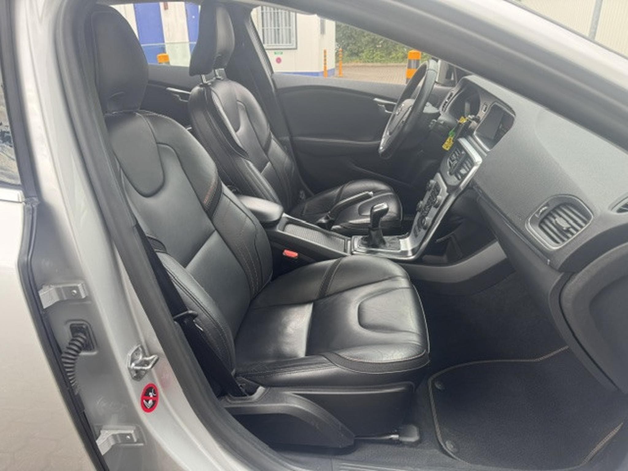Volvo V40 VOLVO V40 OCEAN RACE 2.0 D LEDER LED NAVI AHK (2016) - Photo 5