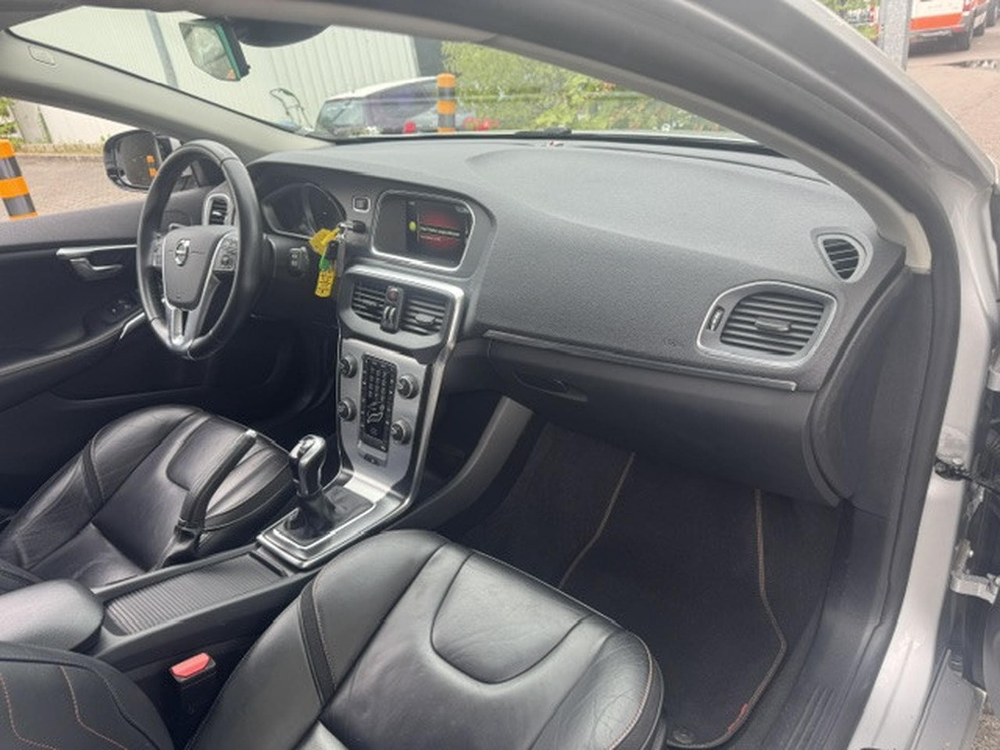 Volvo V40 VOLVO V40 OCEAN RACE 2.0 D LEDER LED NAVI AHK (2016) - Photo 6