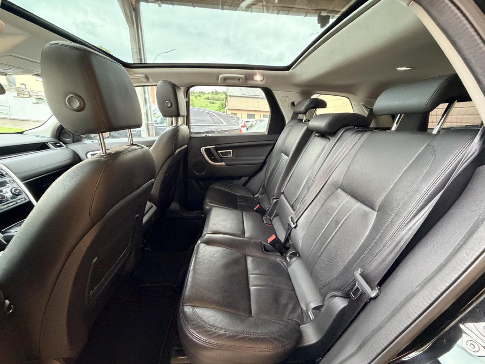 Land-Rover Discovery Sport Si4 240 HSE Automatique Panorama  7 places 241cv (2019) - Foto 13