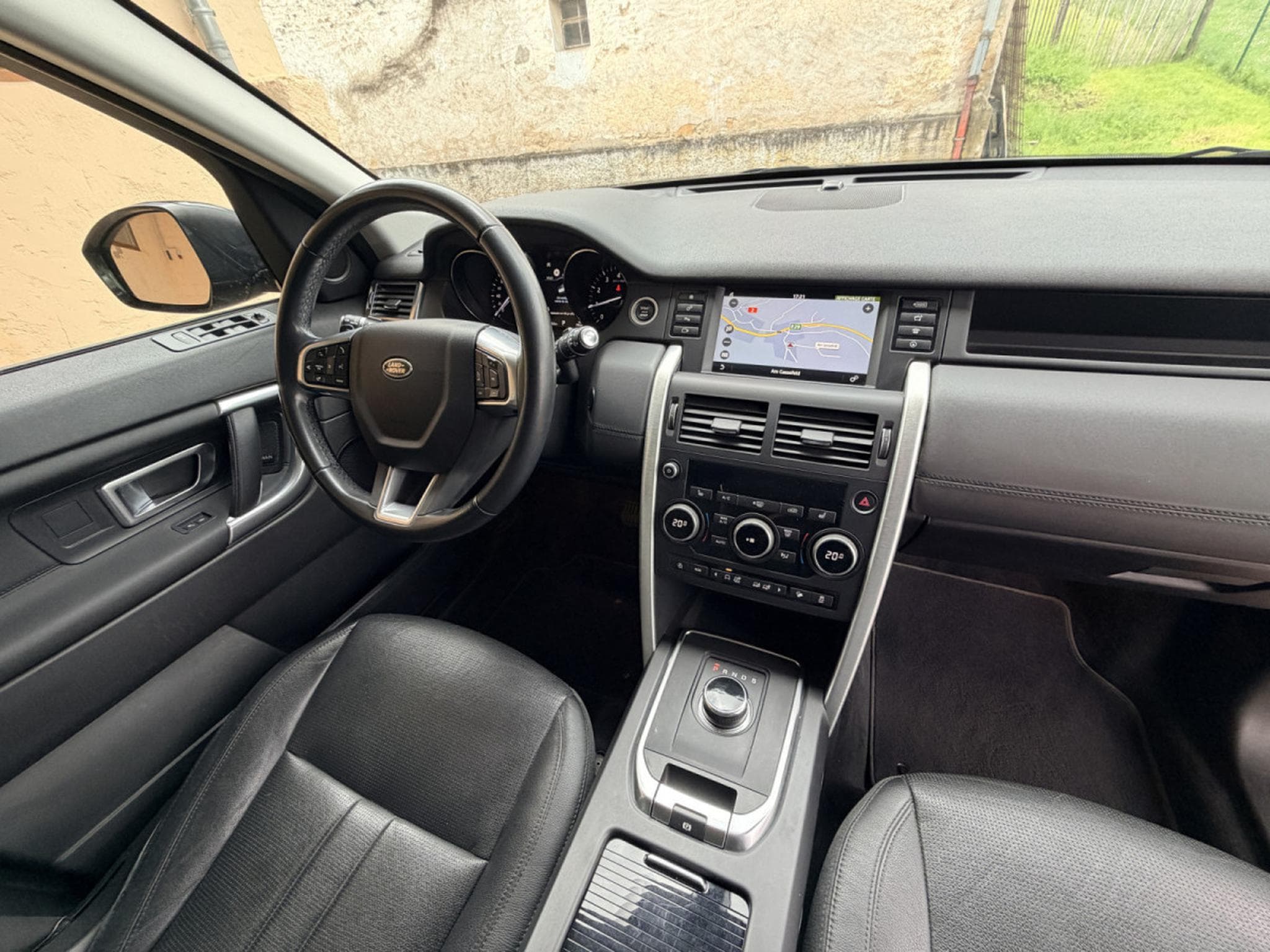Land-Rover Discovery Sport Si4 240 HSE Automatique Panorama  7 places 241cv (2019) - Foto 7