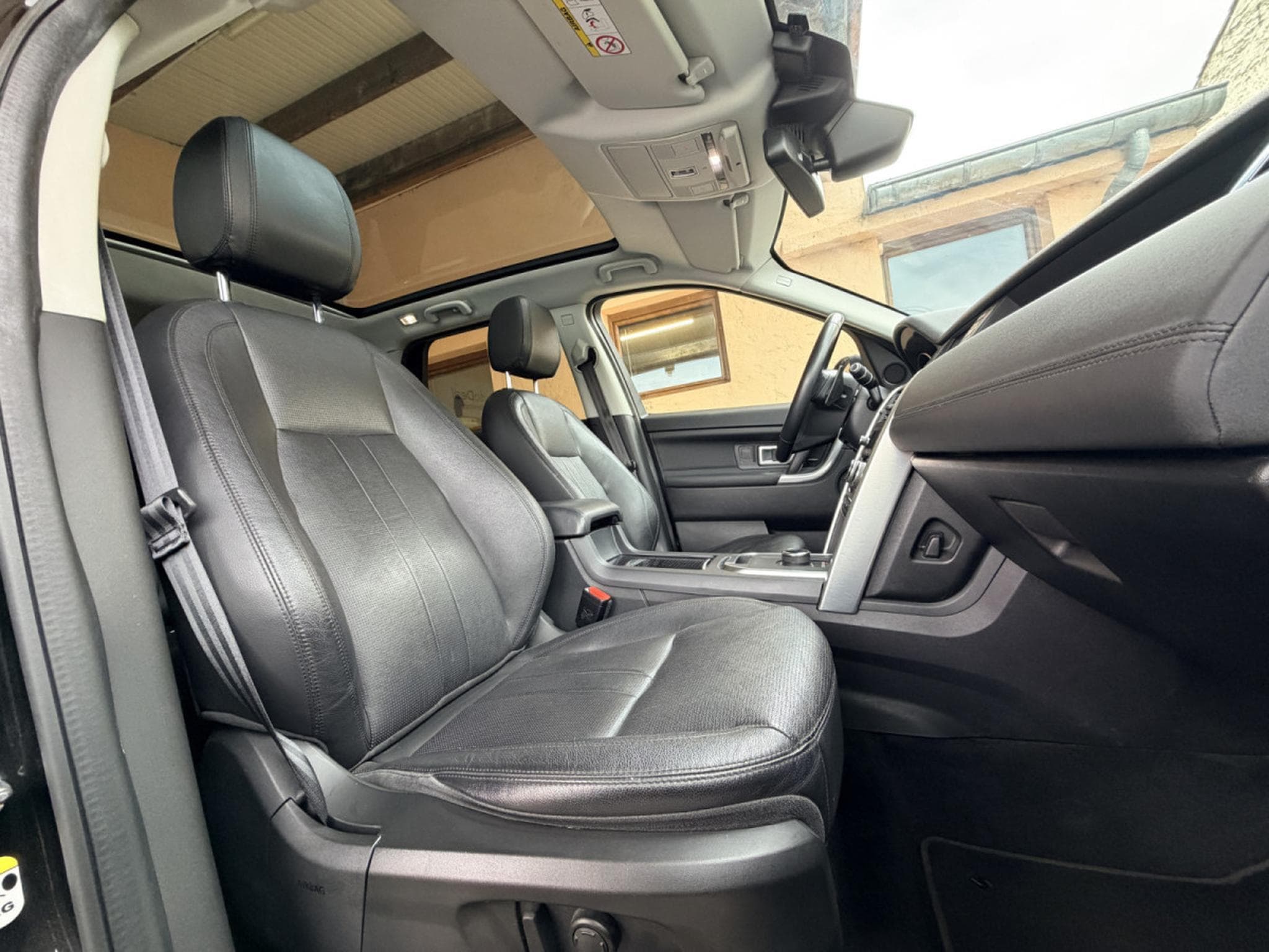 Land-Rover Discovery Sport Si4 240 HSE Automatique Panorama  7 places 241cv (2019) - Foto 8