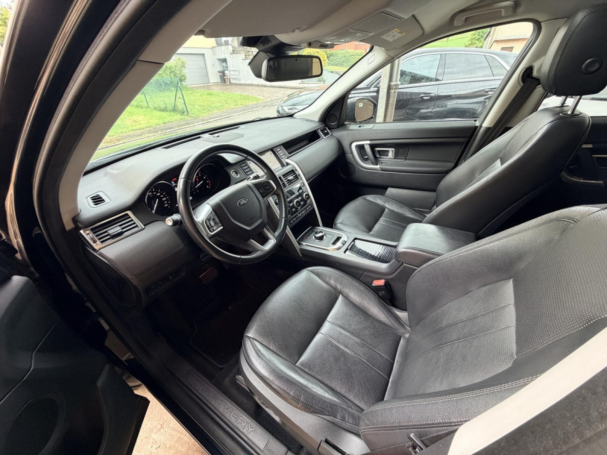Land-Rover Discovery Sport Si4 240 HSE Automatique Panorama  7 places 241cv (2019) - Foto 9