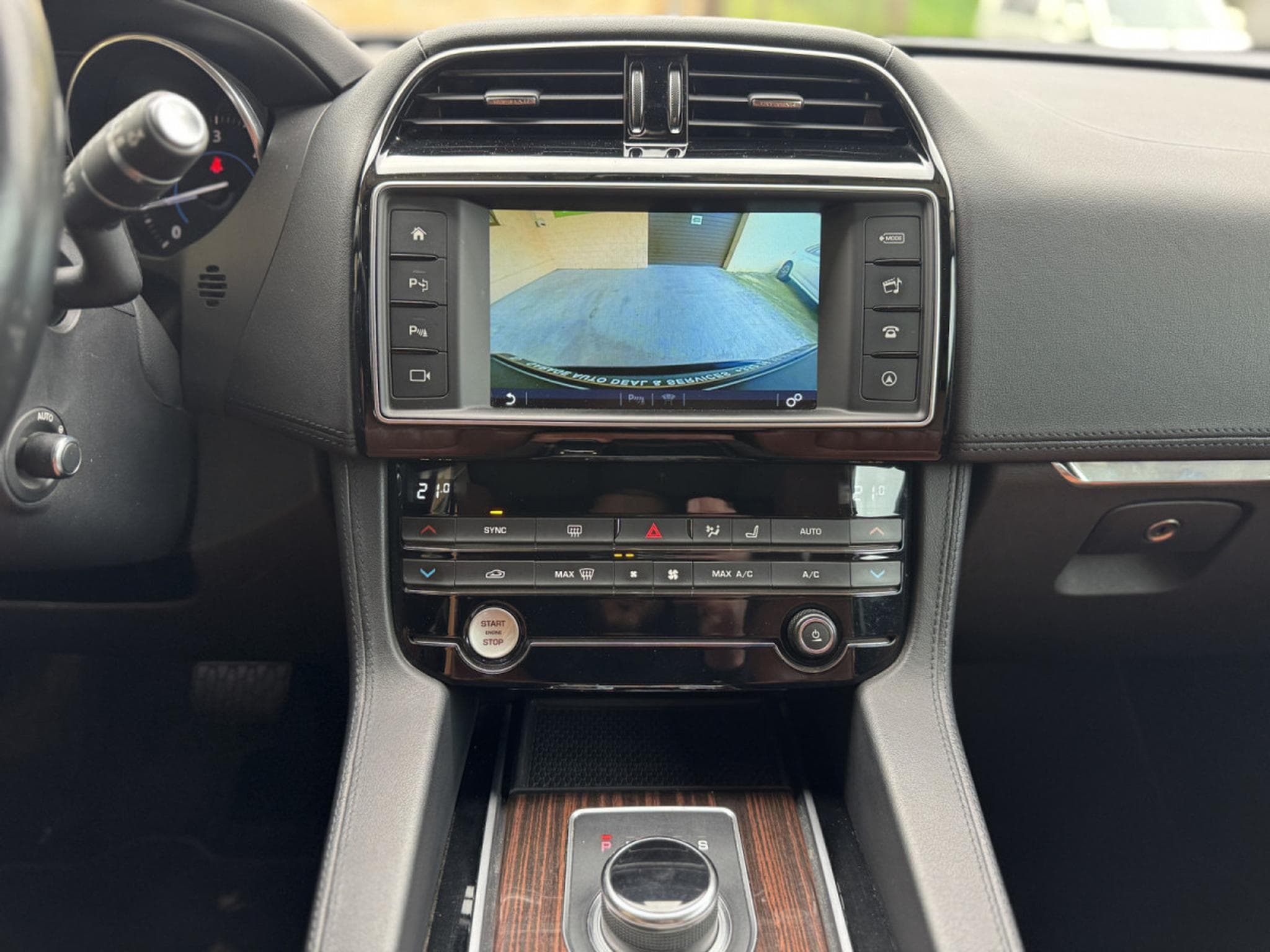 Jaguar F-Pace Jaguar F-PACE Portfolio 30d AWD - 221kW (2016) - Foto 13