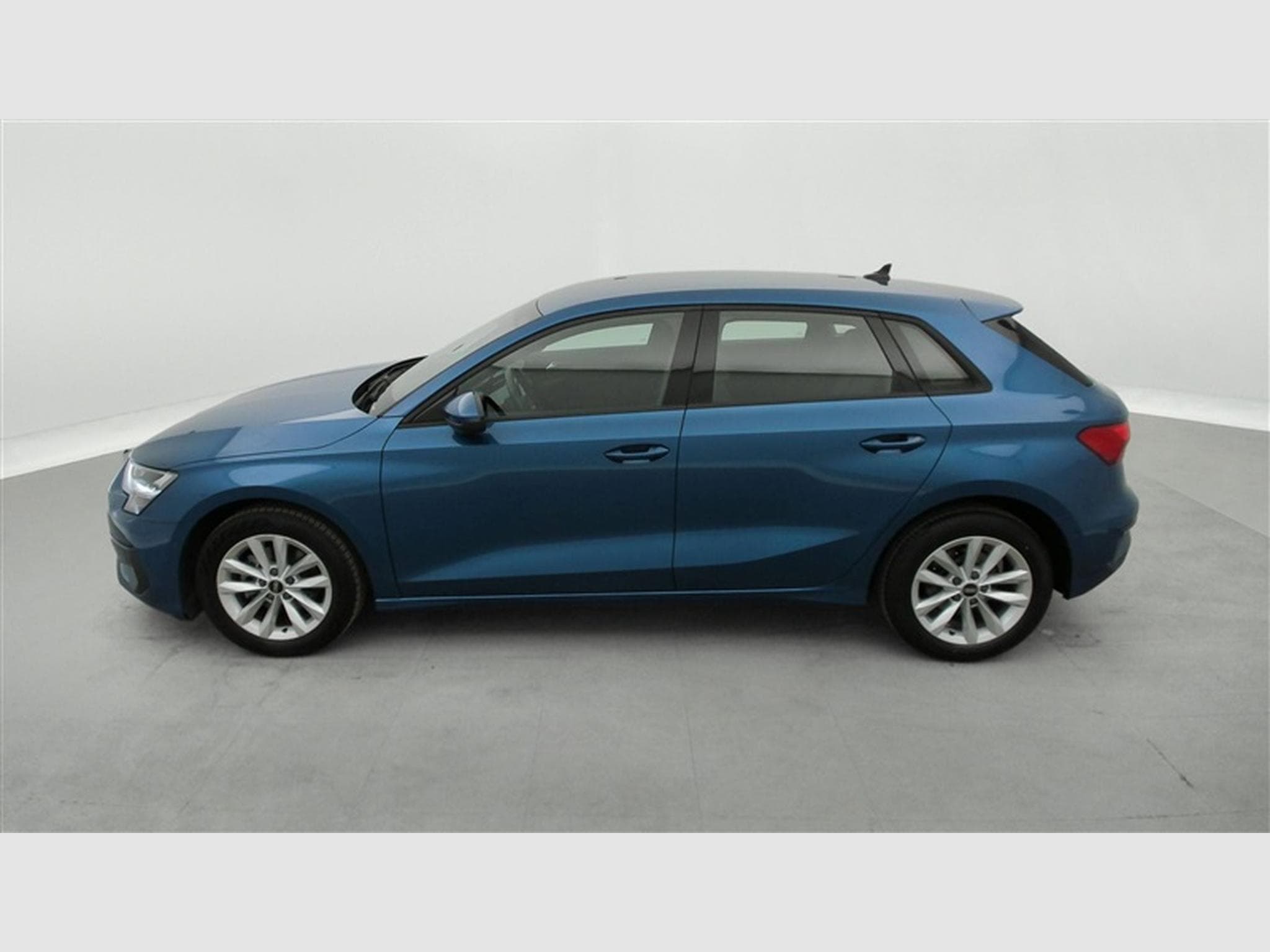 Audi A3 Sportback 30 TFSI S-tronic Cuir / Navi / Led (2022) - Photo 3