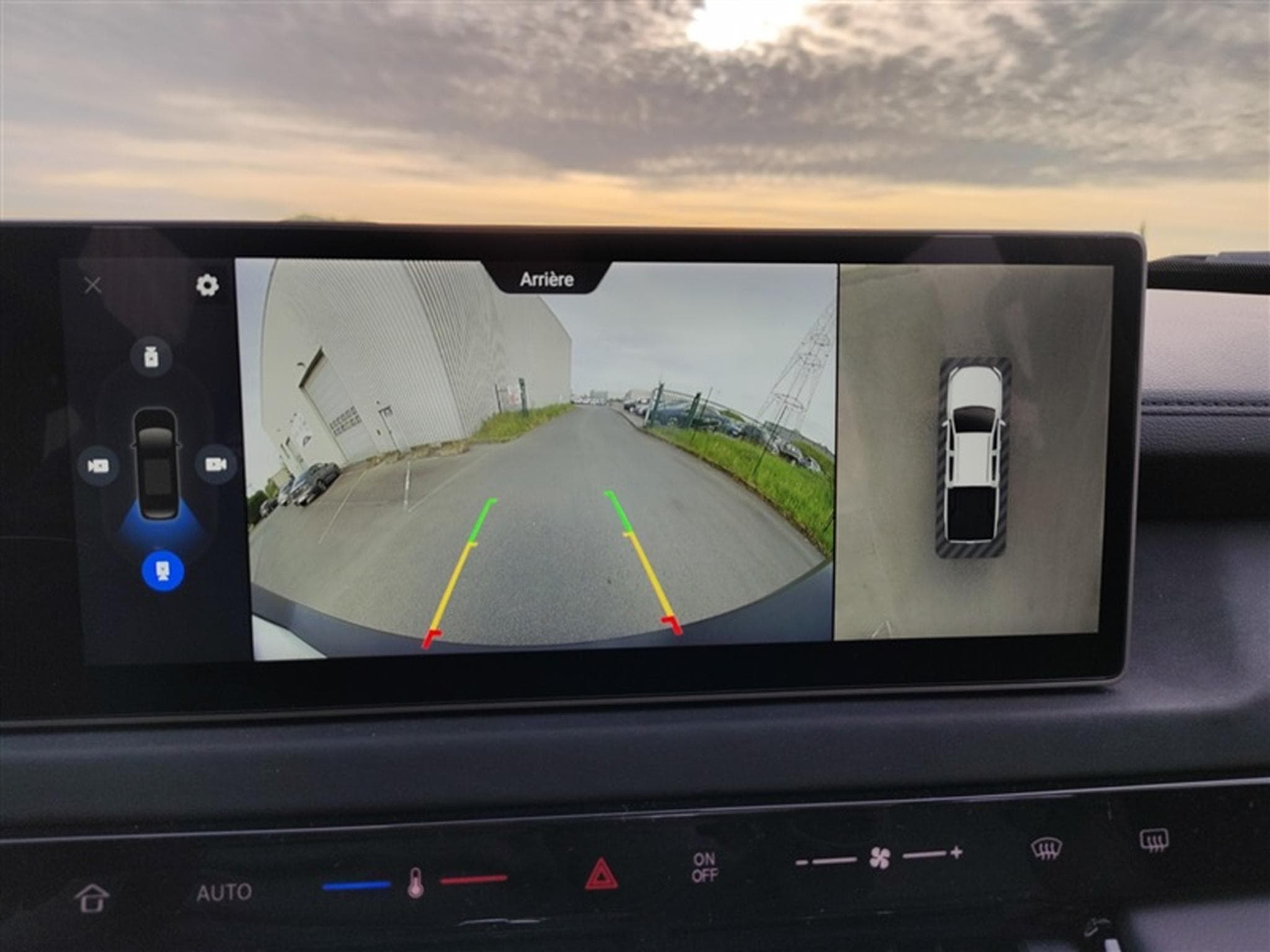 Maxus T60 2.0d AT8 4x4 Luxury CARPLAY / FULL LED / CAMERA 360° (2026) - Photo 17