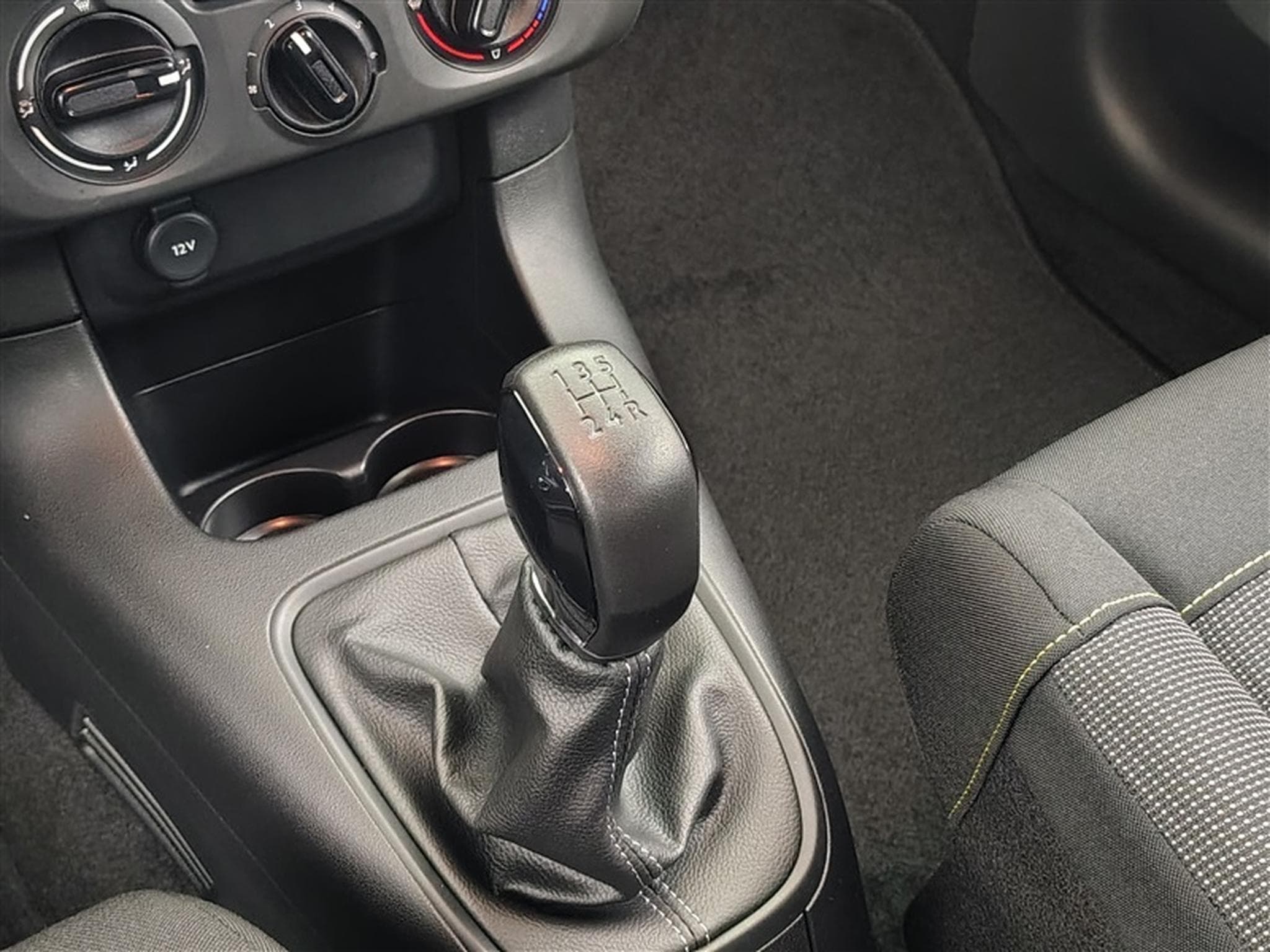 Citroen C3 1.2 Turbo **Clim/cruise/radar parking** (2024) - Photo 12
