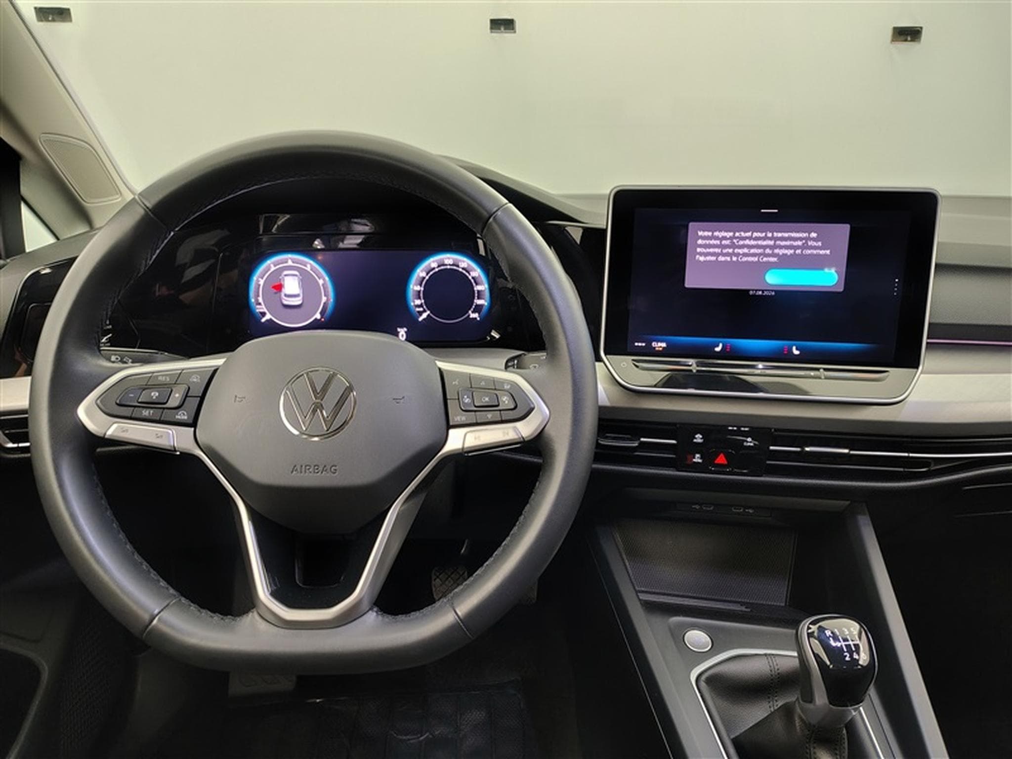 VW Golf 1.5 TSI 115cv Life CARPLAY / FULL LED / PDC AV+AR / JA 16" (2025) - Photo 9
