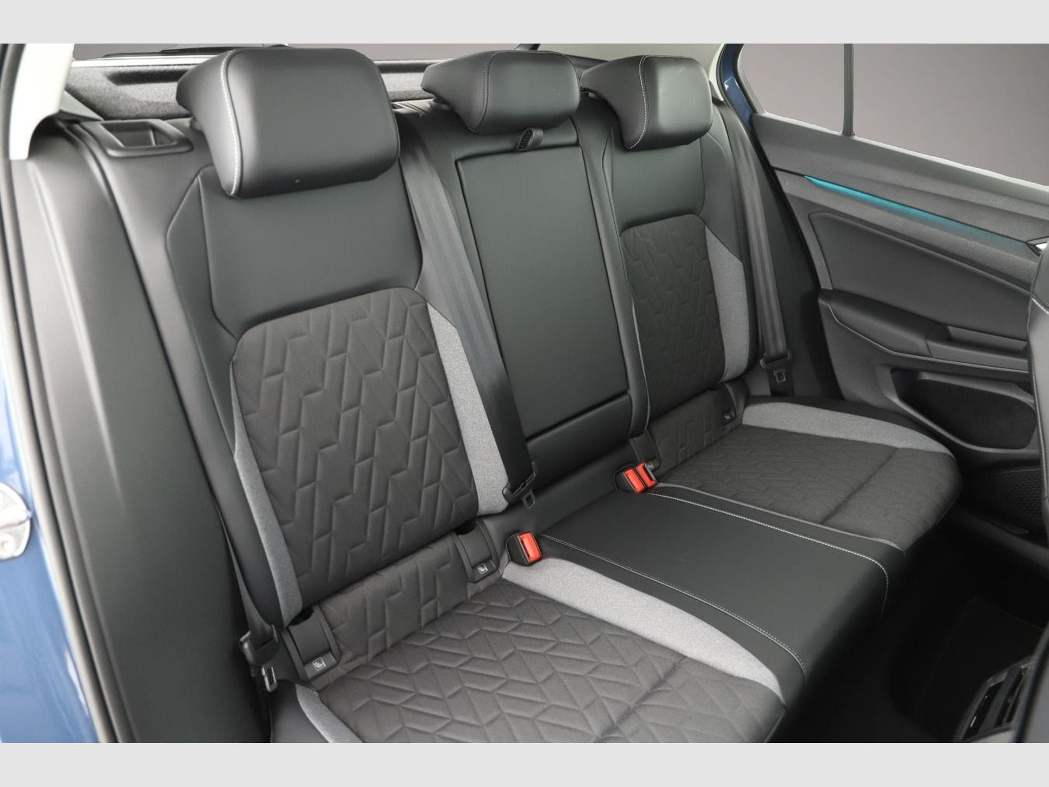VW Golf (2025) - Photo 5