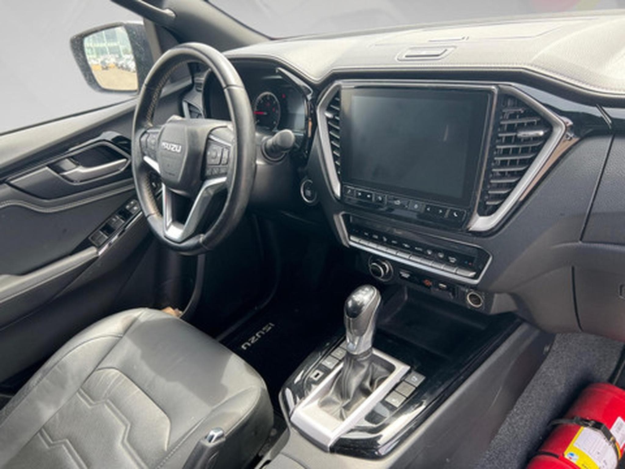 Isuzu D-Max D-MAX DC Euro6d V-Cross AT 4x4 (2024) - Photo 5