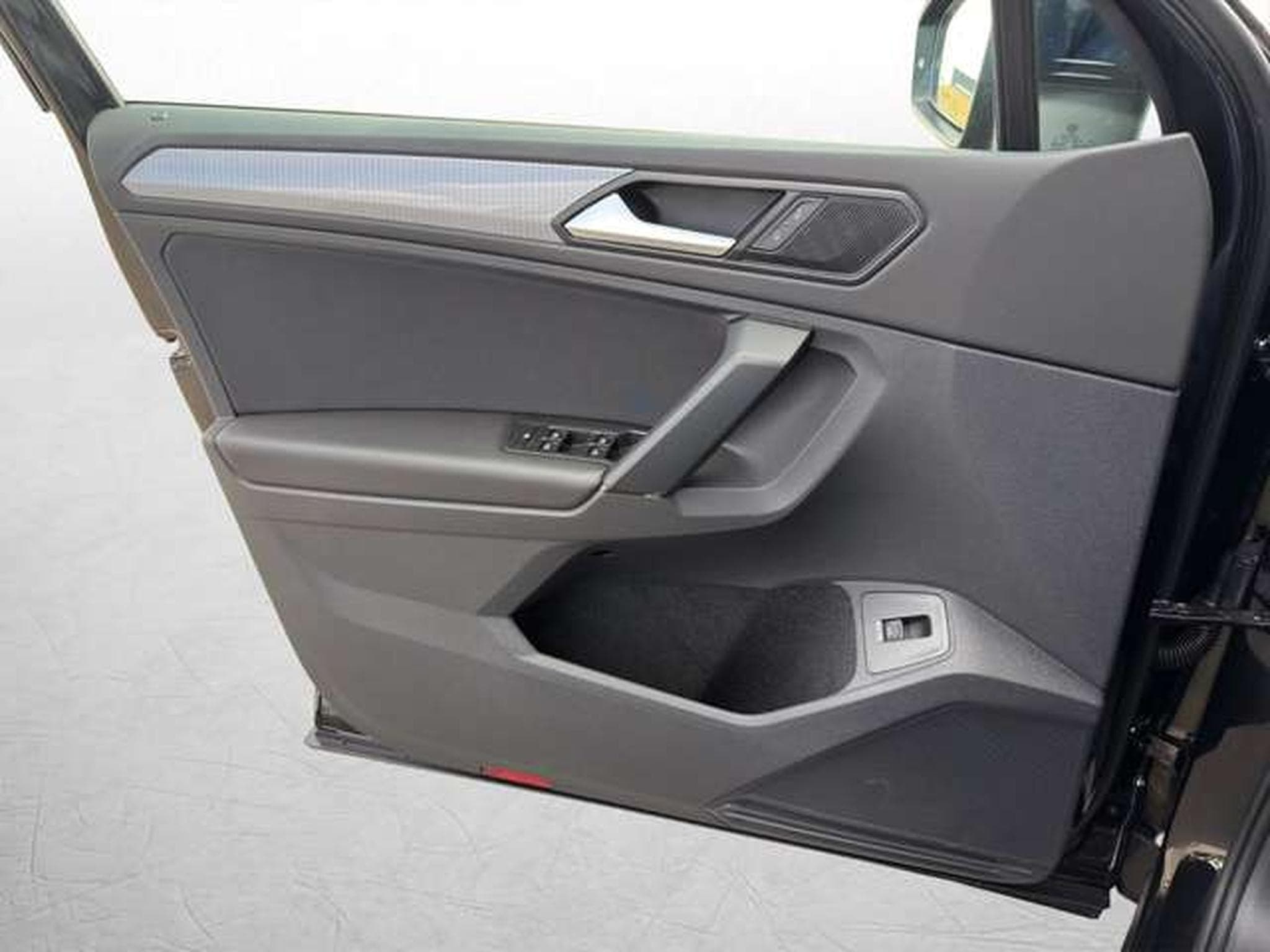 VW Tiguan Life 1.5 DSG/ACC/Kessy/Navi/AHK (2023) - Photo 28