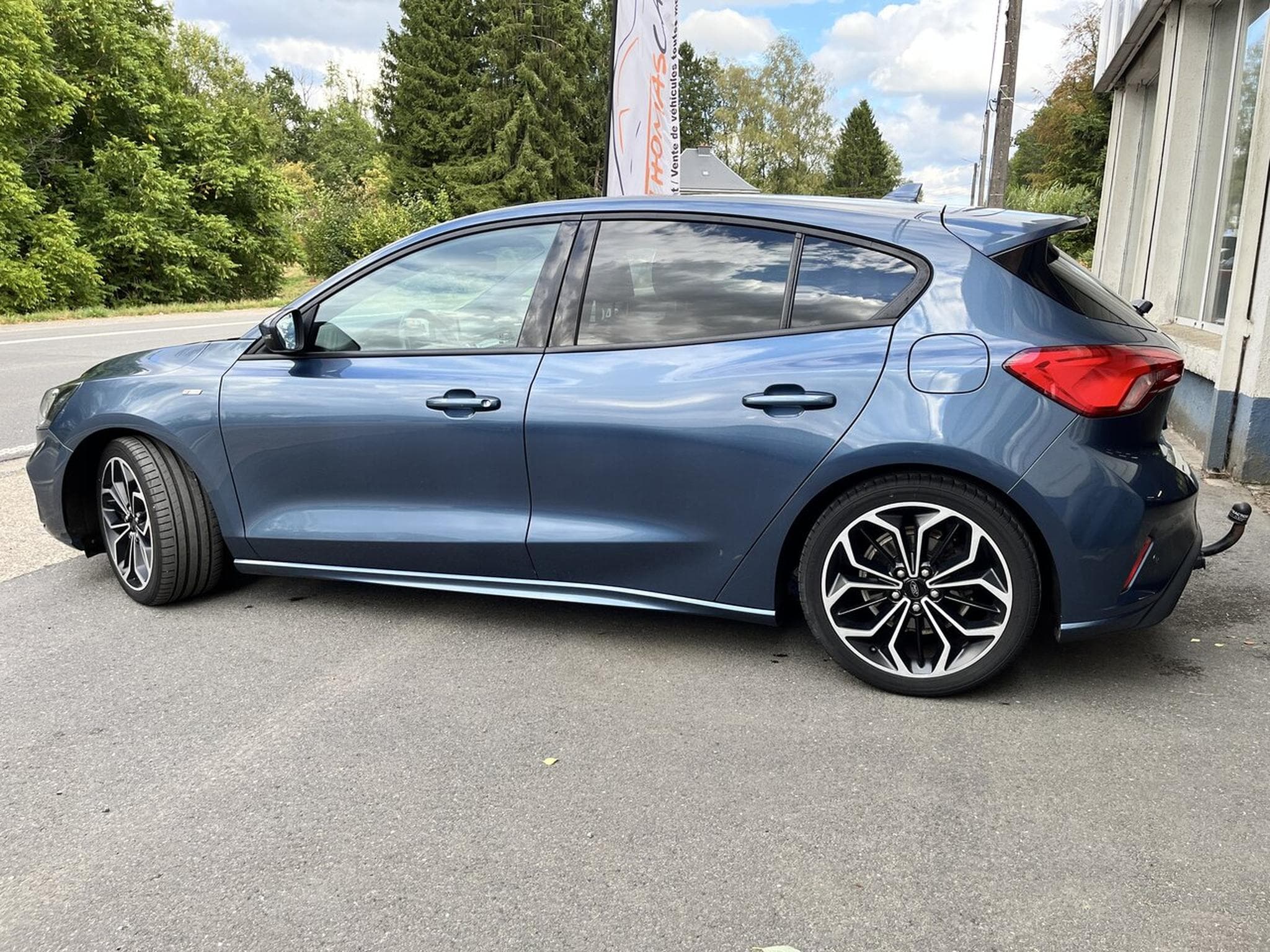 Ford Focus 1.0 Essence 125 ch ST-Line Boite auto - (2019) - Photo 2