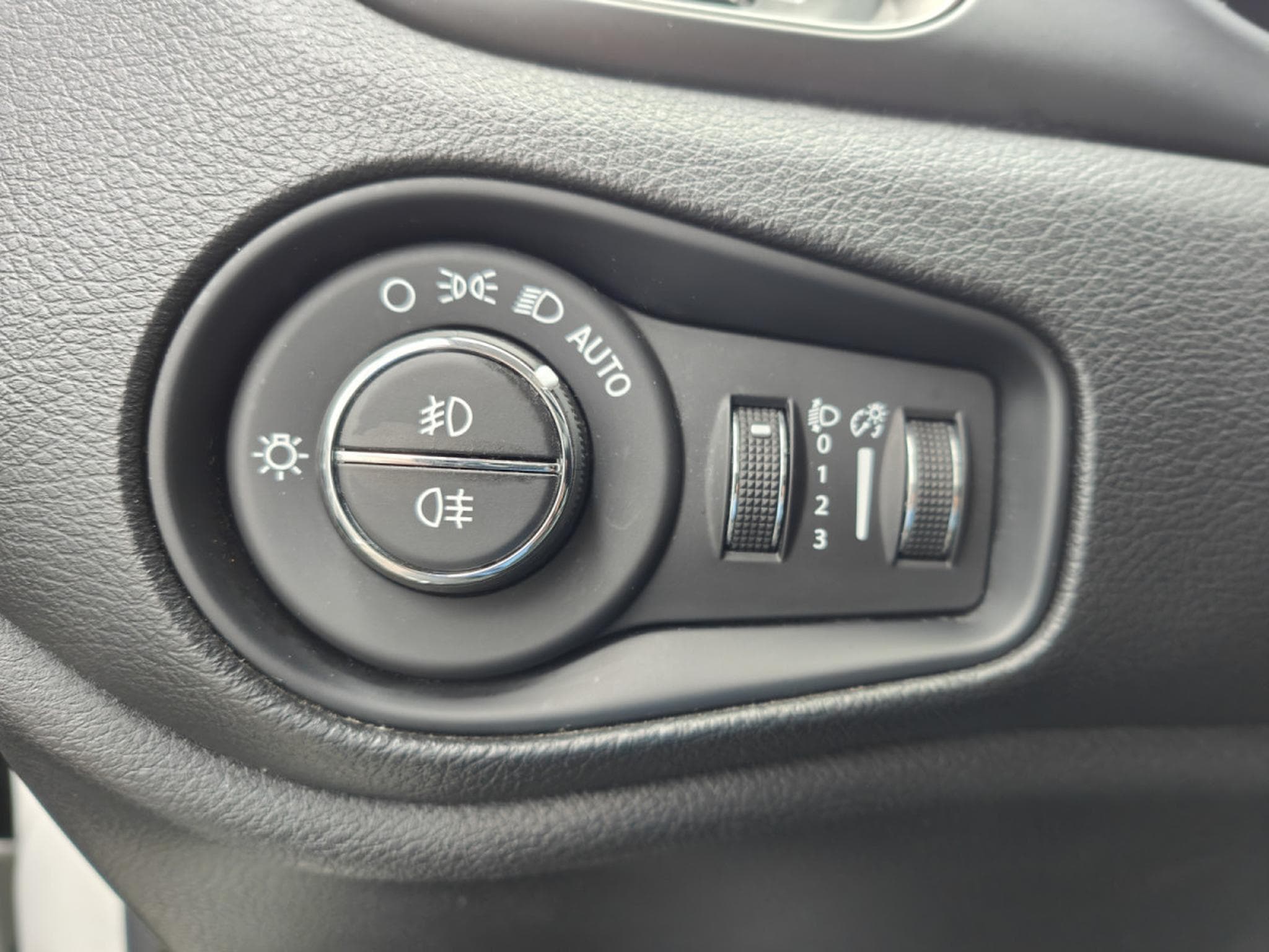 Jeep Renegade 1.0 T3 LIMITED CARPLAY GPS CAMERA INTERIEUR CUIR (2021) - Foto 13