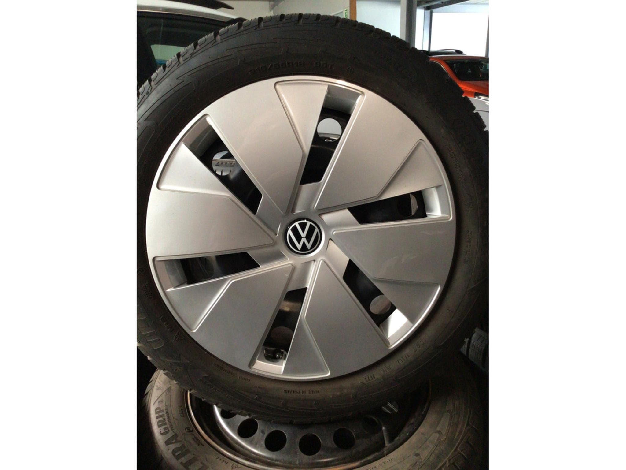 Jantes acier + Pneus – 18" - Photo 1