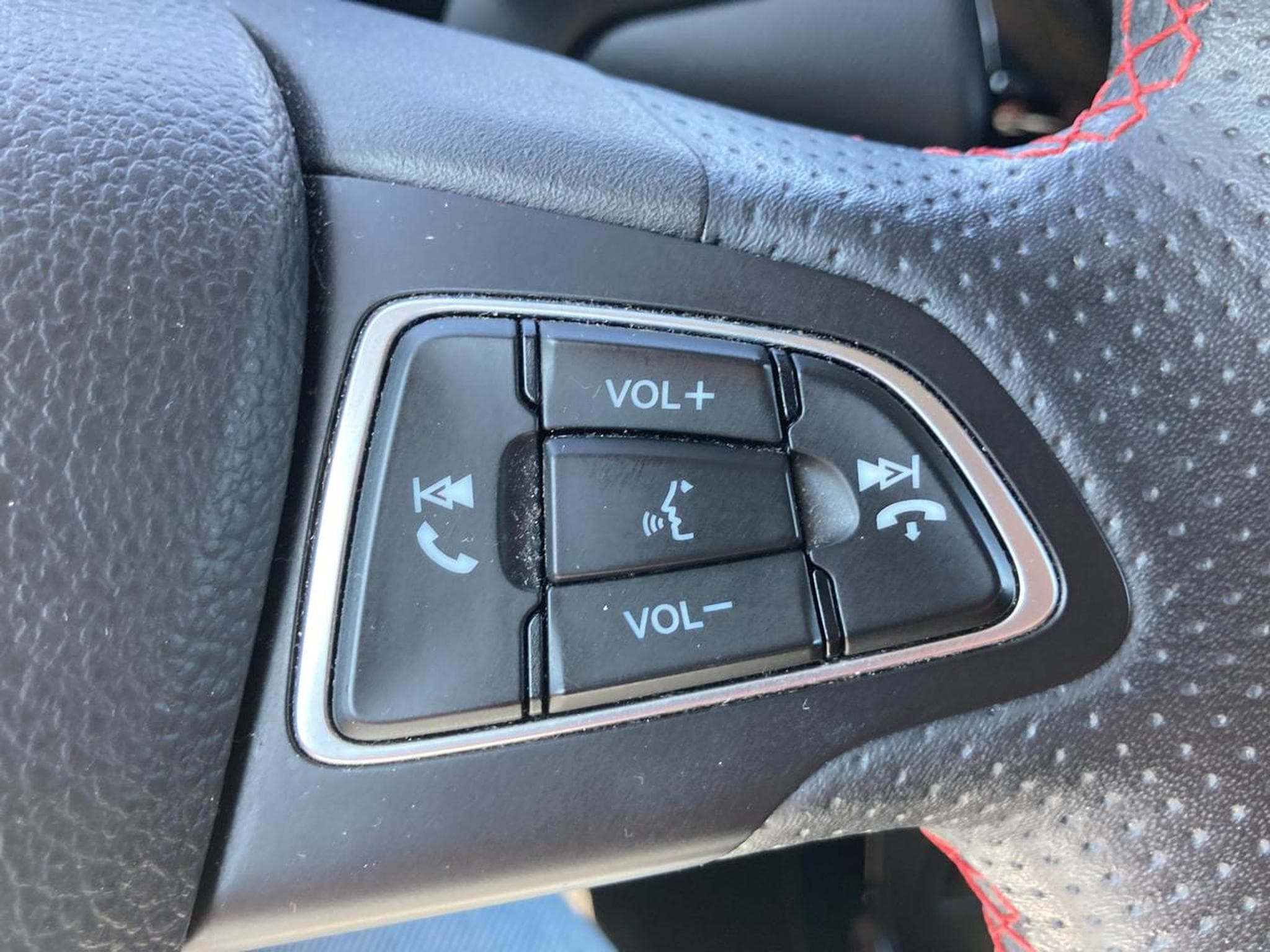 Ford ECOSPORT 1.0 ECOBOOST 125 ST-LINE (2019) - Photo 18