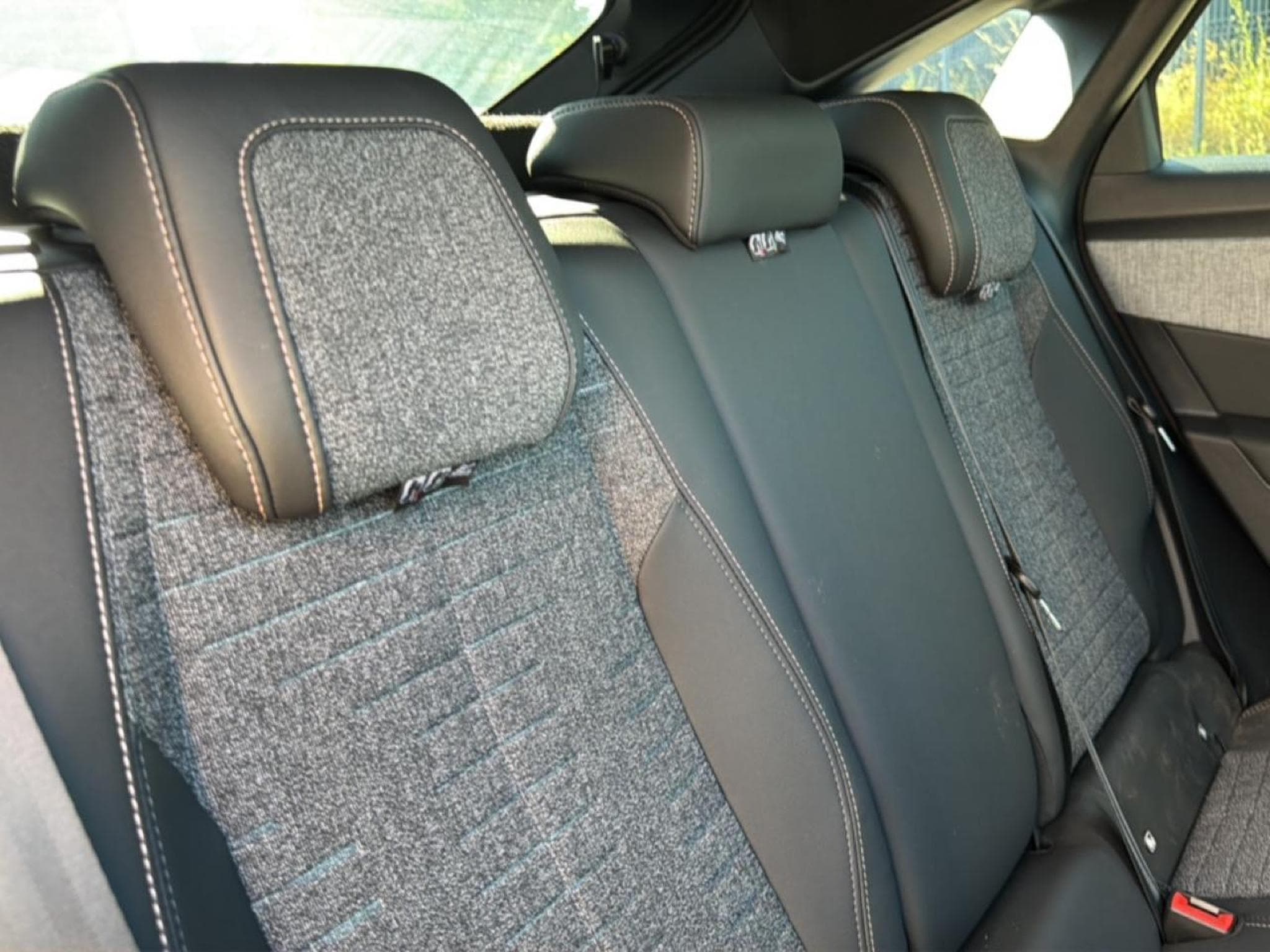 Peugeot 3008 1.2 HYBRID 145 ALLURE E-DCS6 (2025) - Photo 20