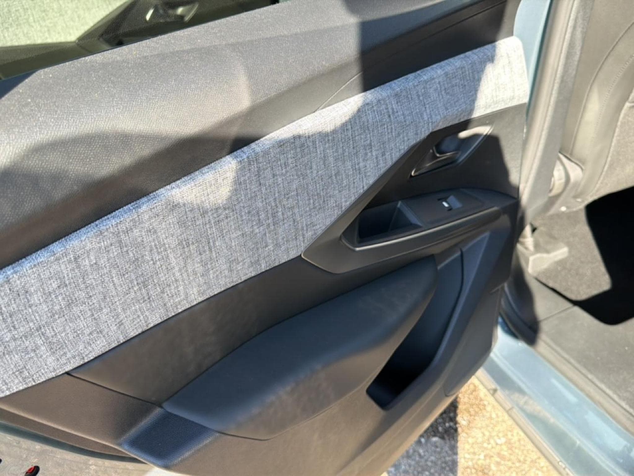 Peugeot 3008 1.2 HYBRID 145 ALLURE E-DCS6 (2025) - Photo 14