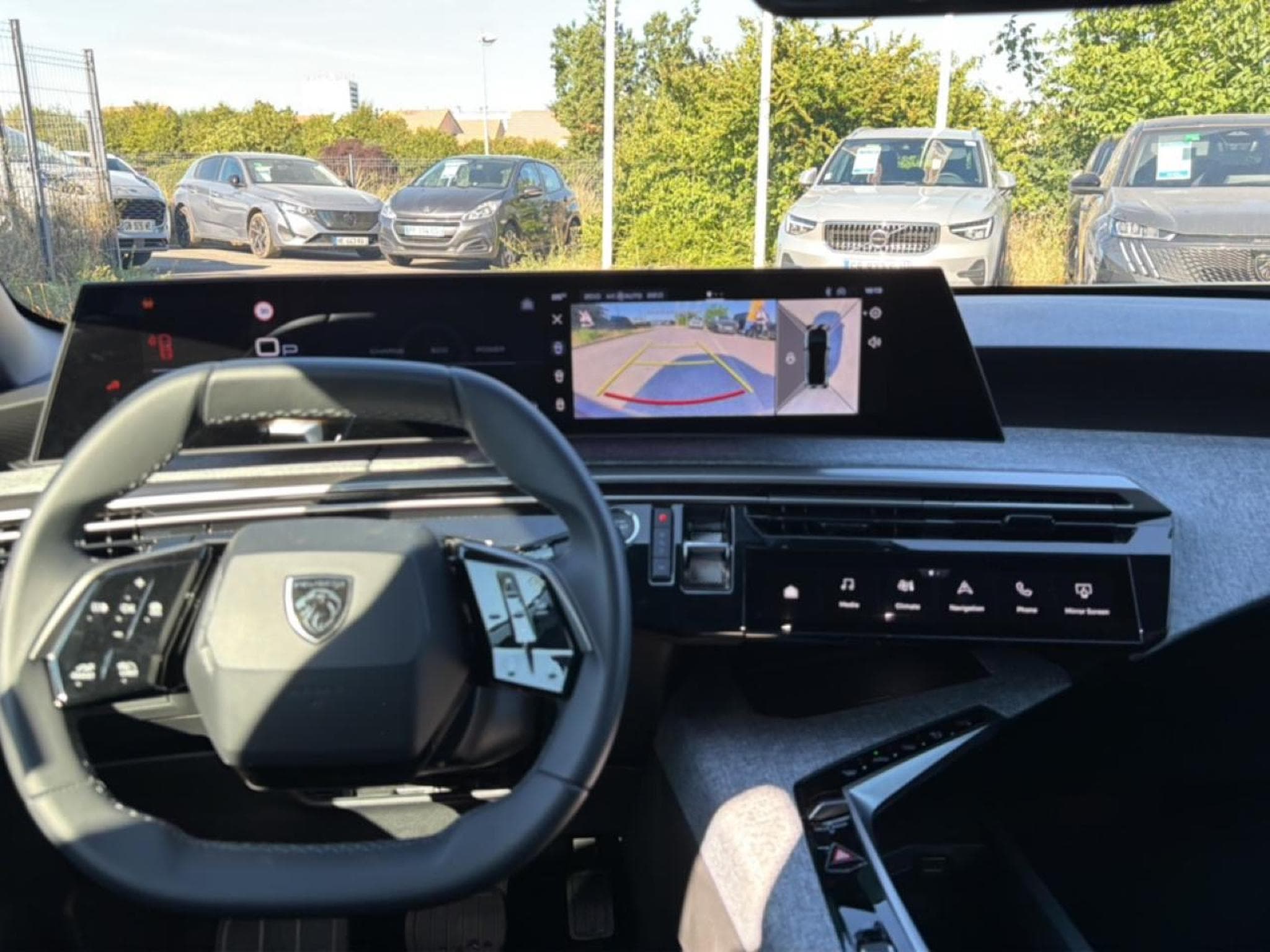 Peugeot 3008 1.2 HYBRID 145 ALLURE E-DCS6 (2025) - Photo 9