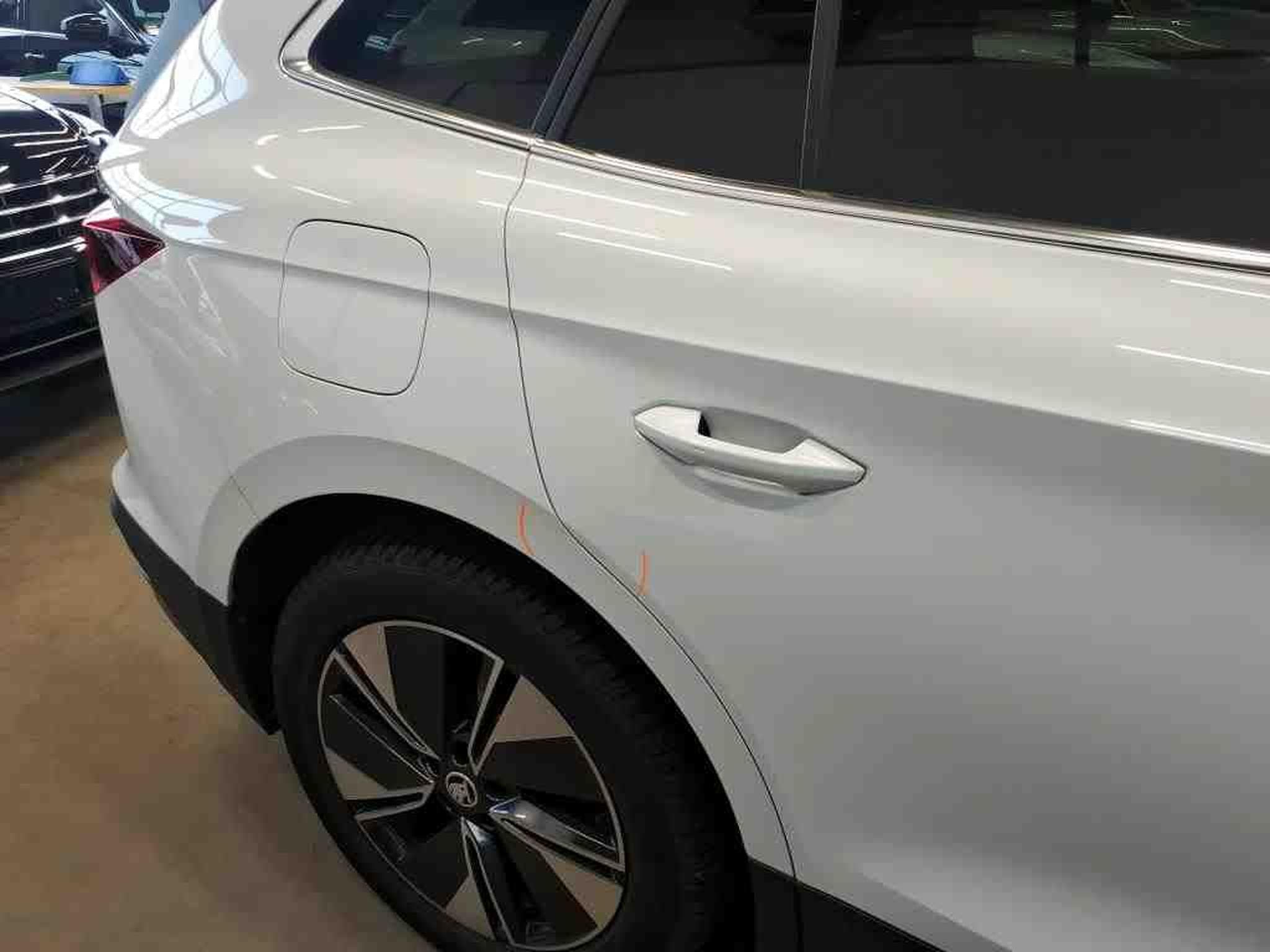Skoda Enyaq iV 85X AWD (2025) - Foto 14