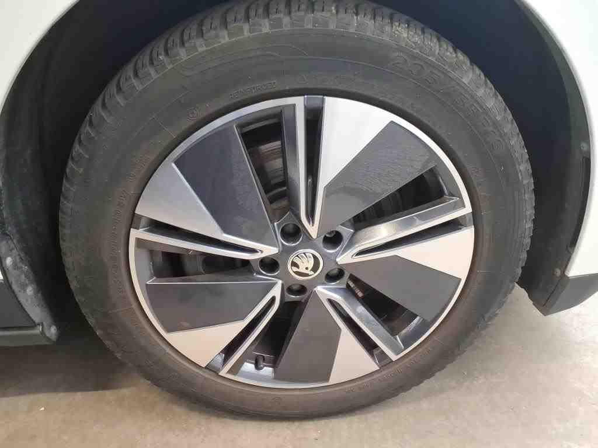Skoda Enyaq iV 85X AWD (2025) - Foto 16