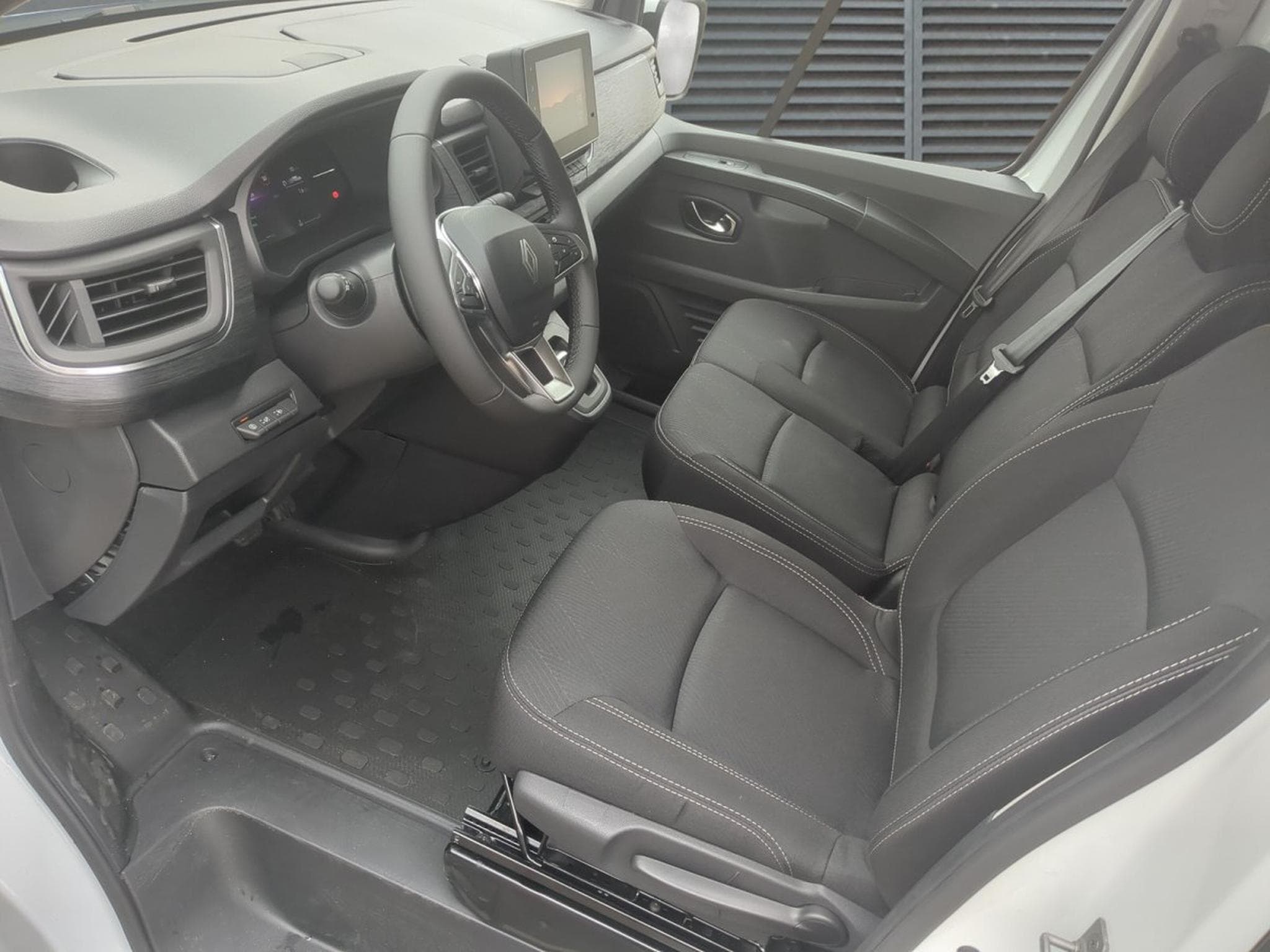 Renault Trafic Extra L2H1 3,0t (2026) - Foto 4