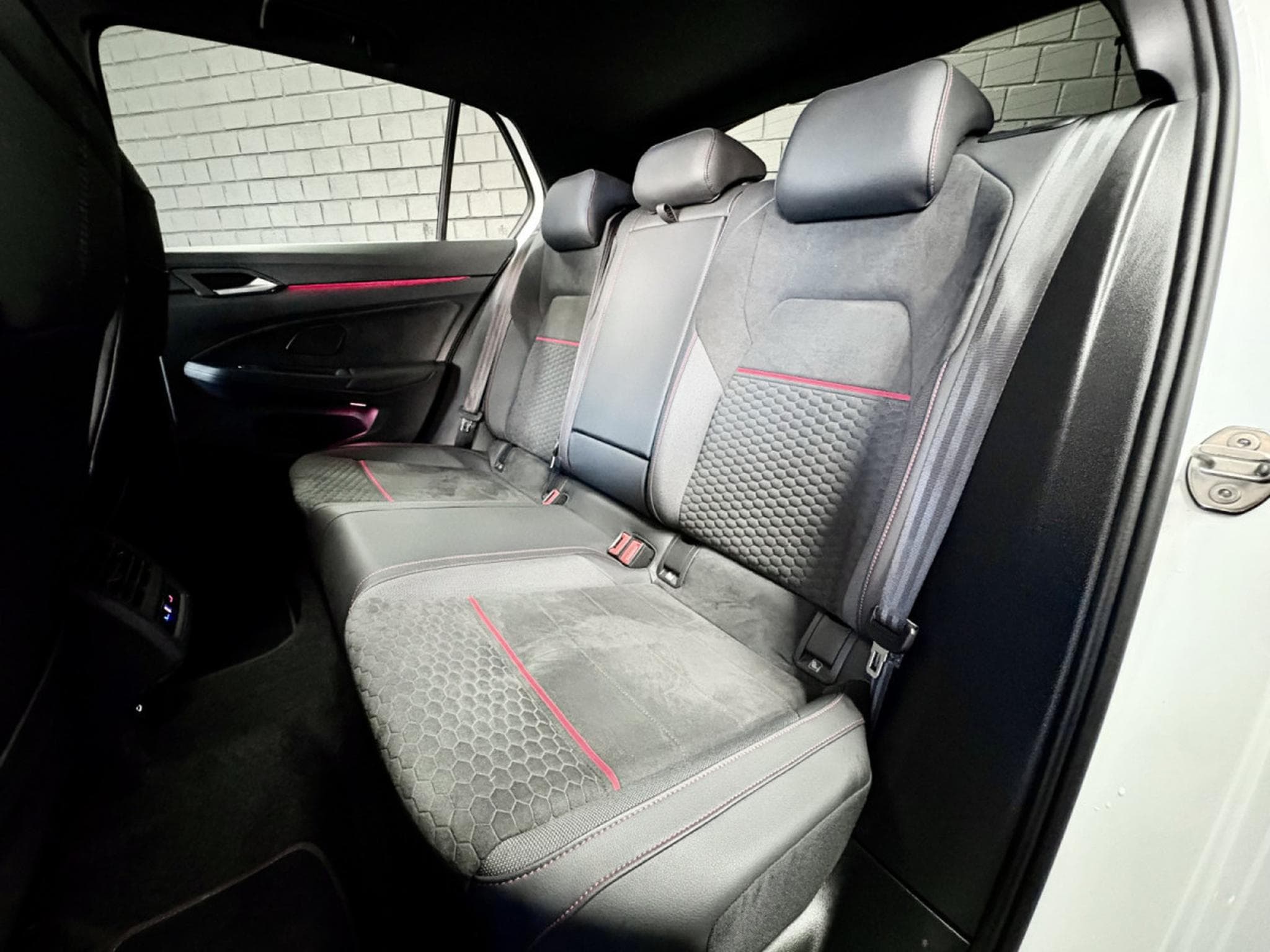 VW Golf GTI Clubsport 2.0 TSI 300CV DSG7 *PANO* MATRIX * HARMAN * CA (2024) - Foto 20