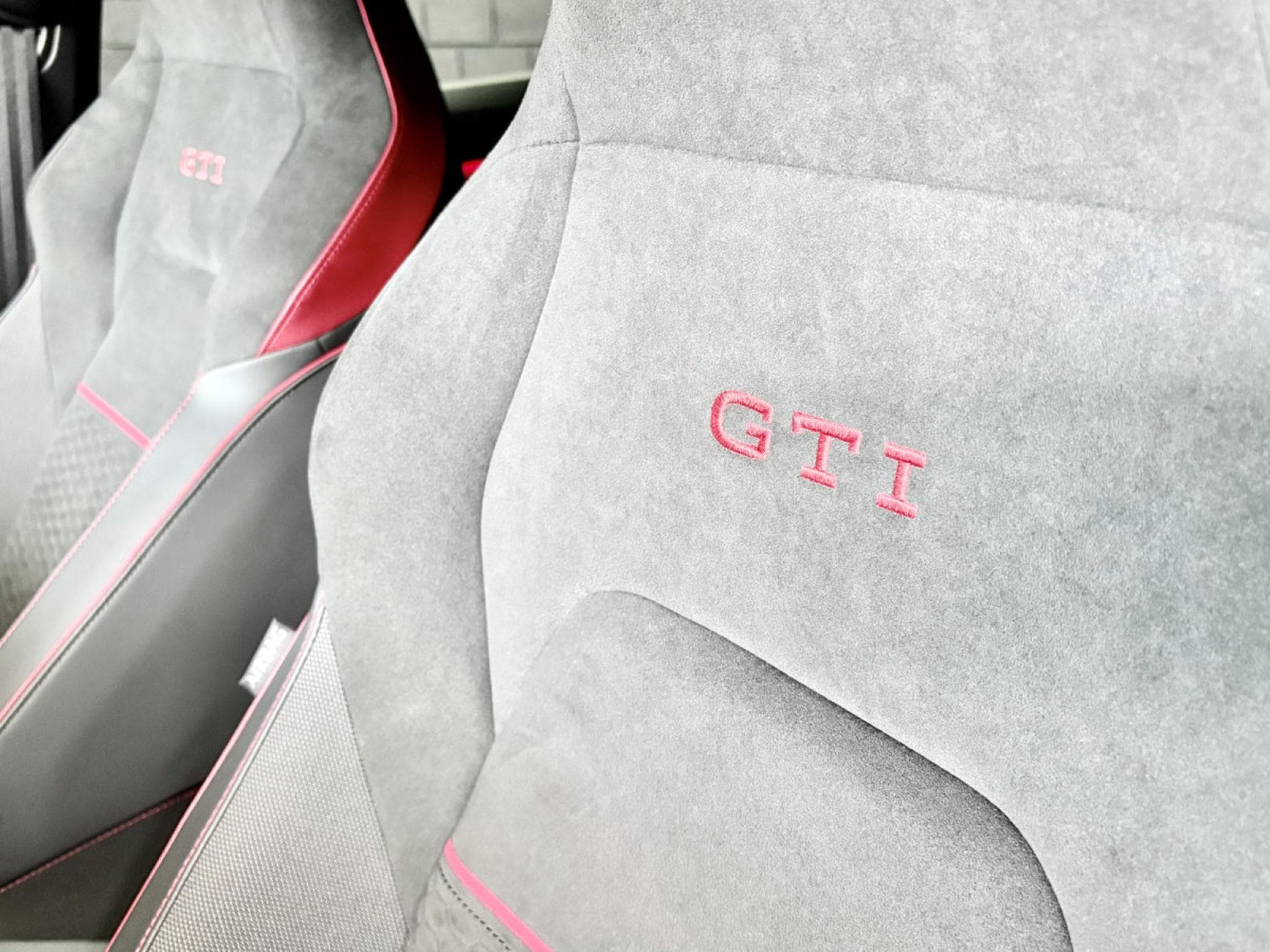 VW Golf GTI Clubsport 2.0 TSI 300 CV DSG7 *ACC* *SIEGES CHAUFF* BLAC (2024) - Foto 7