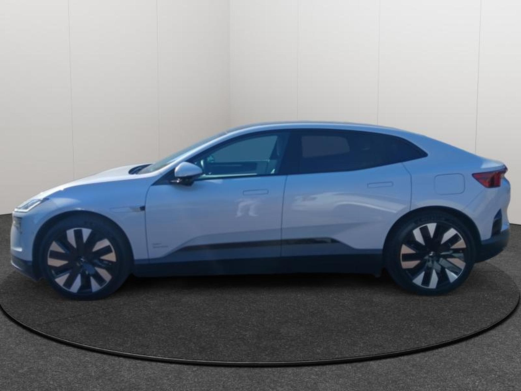 Polestar 4 Long range dual | Plus | Nappa (2024) - Photo 2