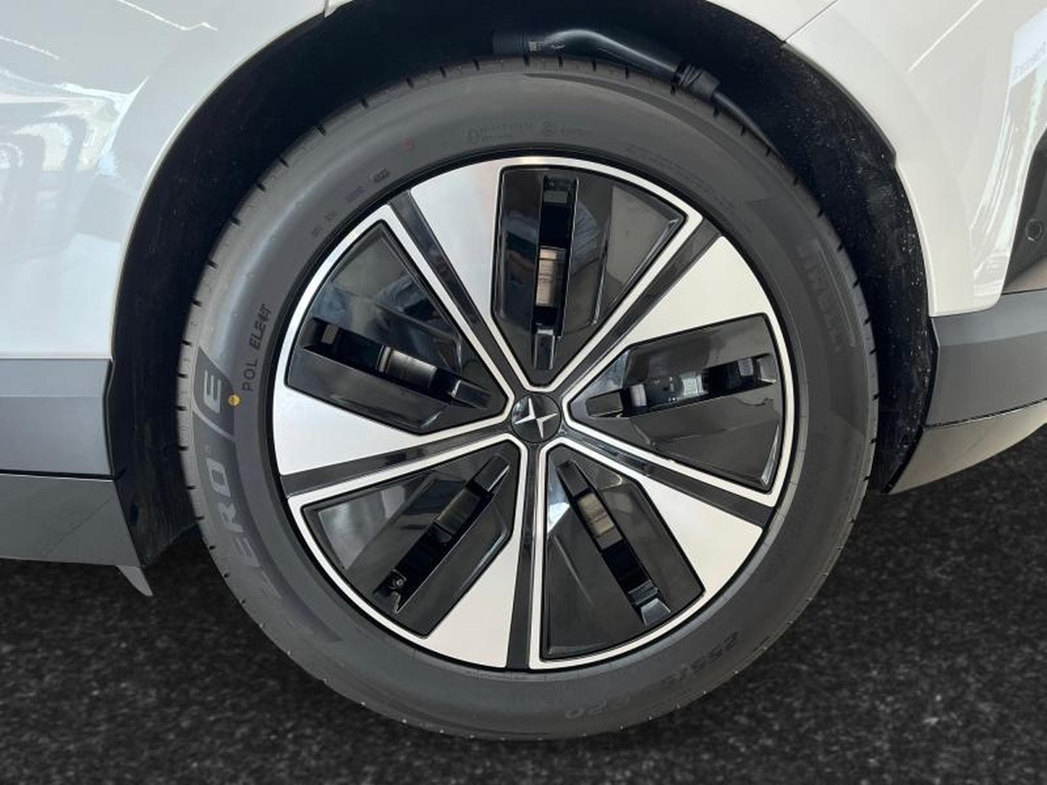 Polestar 4 PRIME PACK / LRSM (2026) - Photo 22