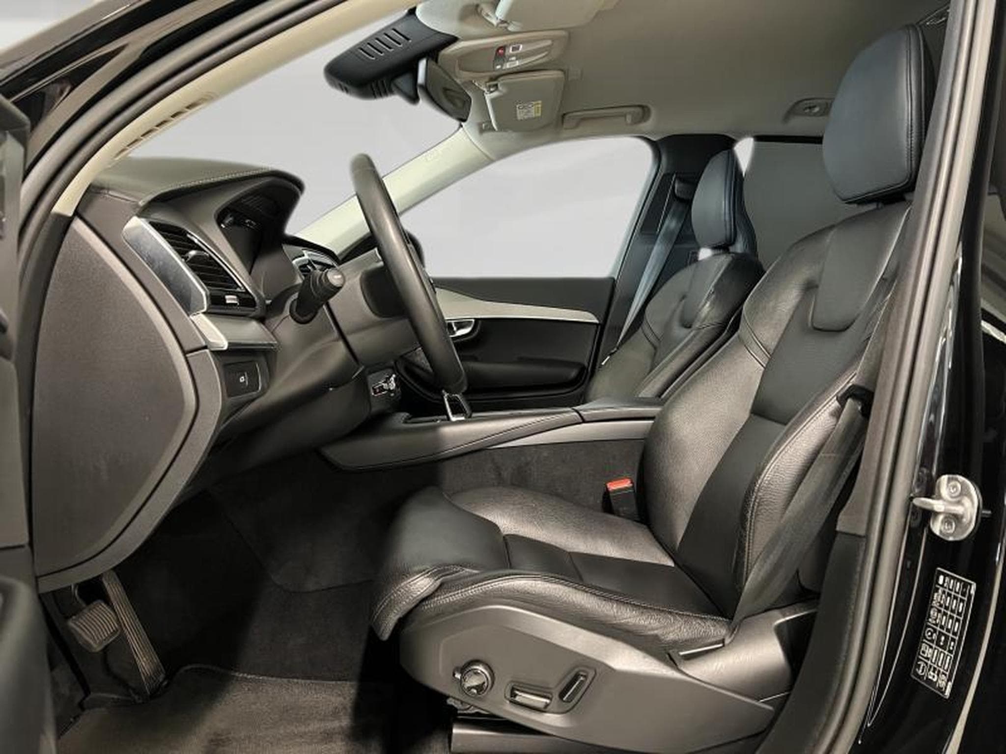 Volvo XC90 Plus Dark (2022) - Photo 10