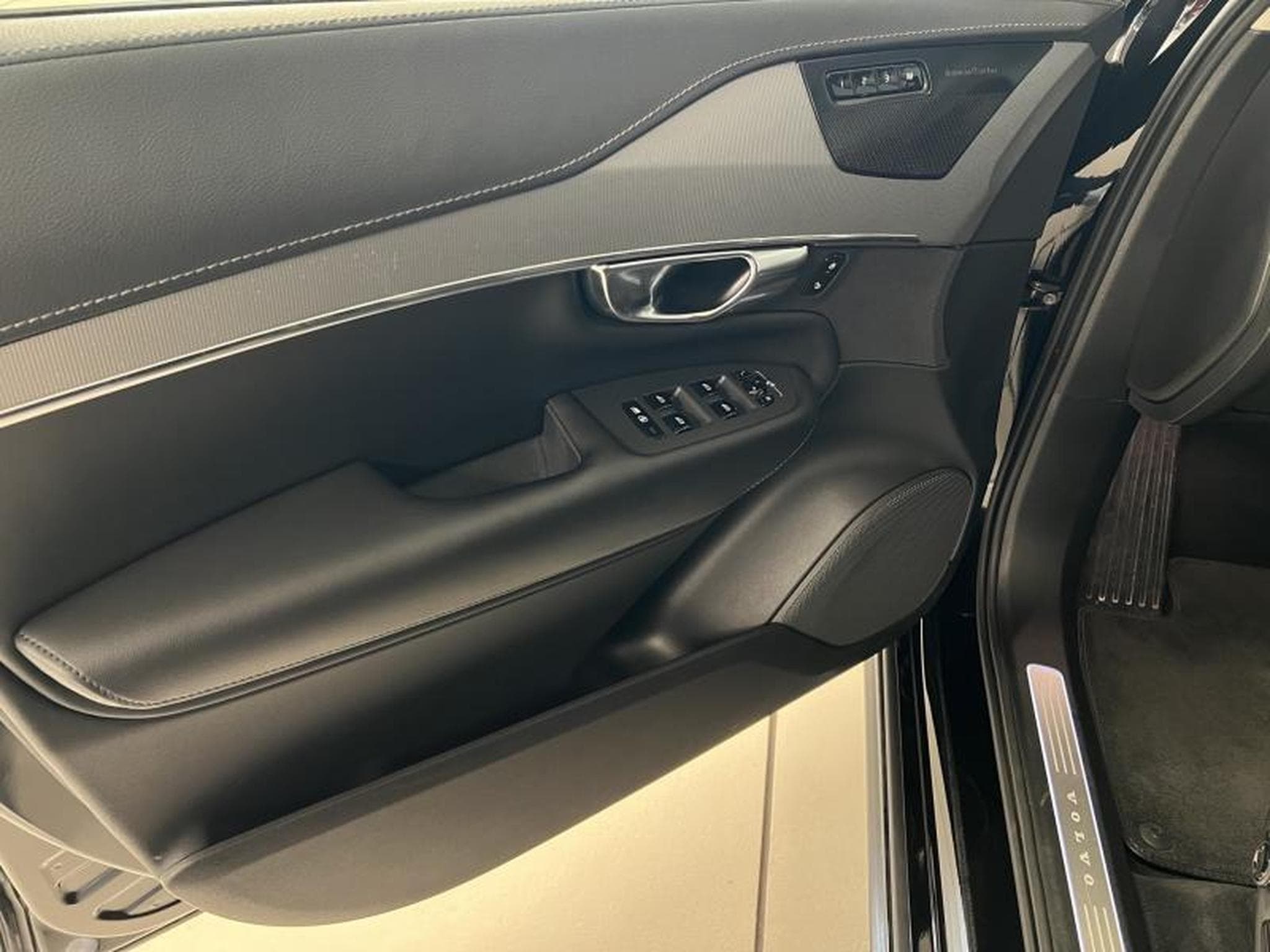 Volvo XC90 Plus Dark (2022) - Photo 19