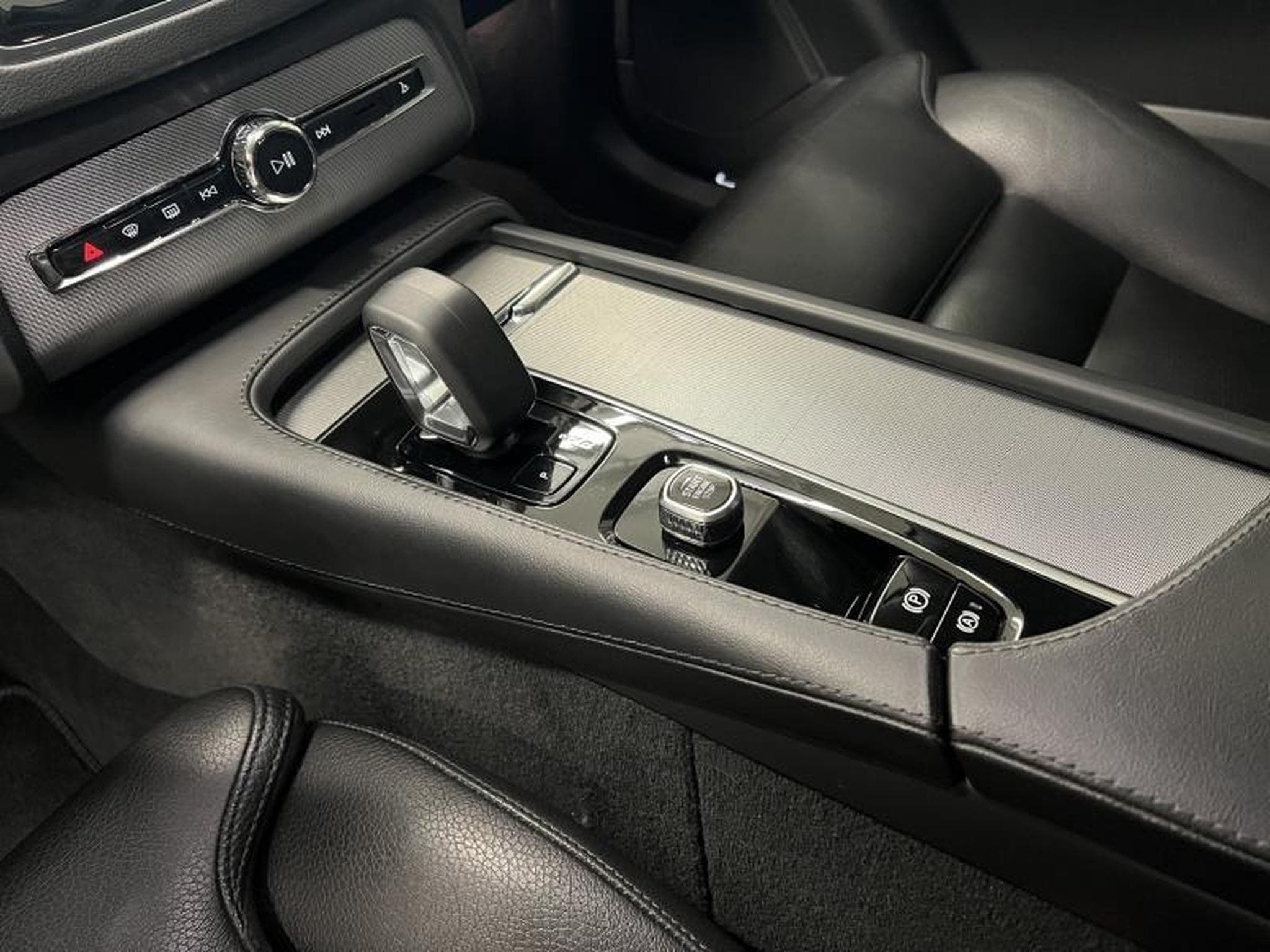 Volvo XC90 Plus Dark (2022) - Photo 8