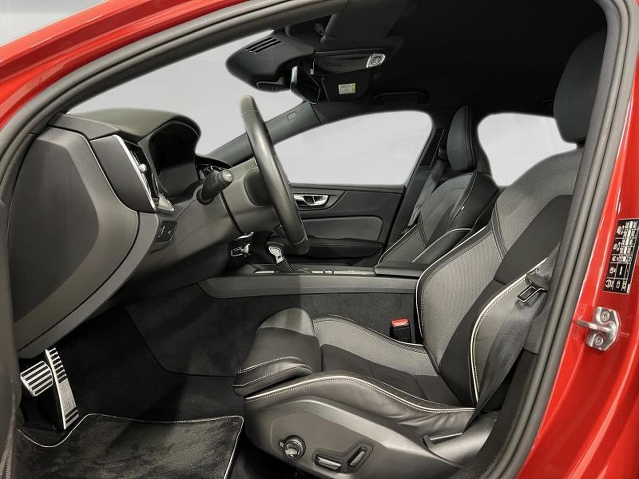 Volvo S60 R-Design (2019) - Photo 10