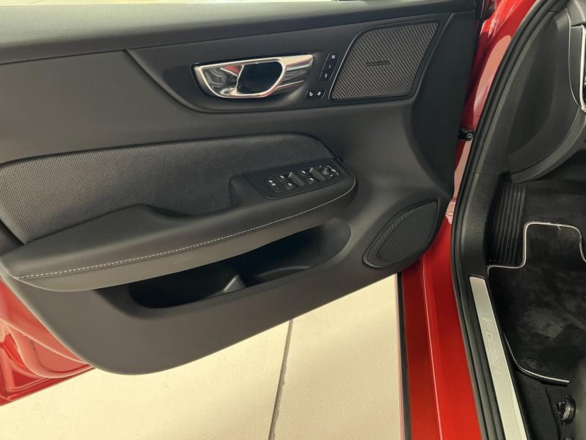 Volvo S60 R-Design (2019) - Photo 17