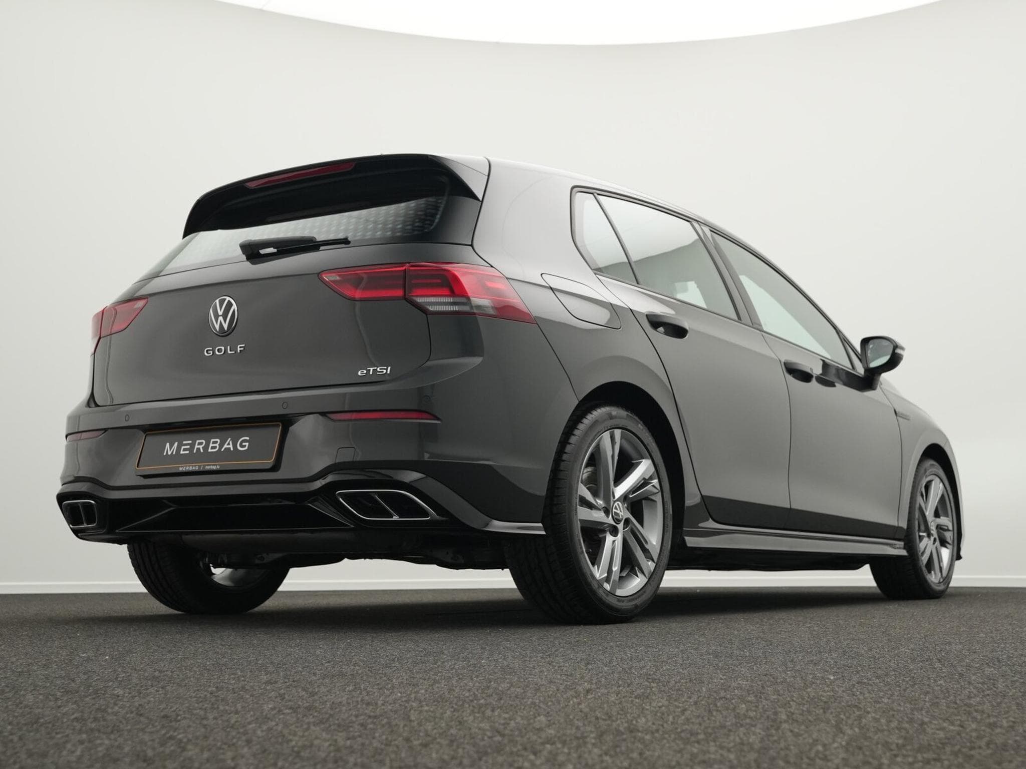 VW Golf VIII 1.5 eTSI R-Line (2024) - Foto 11