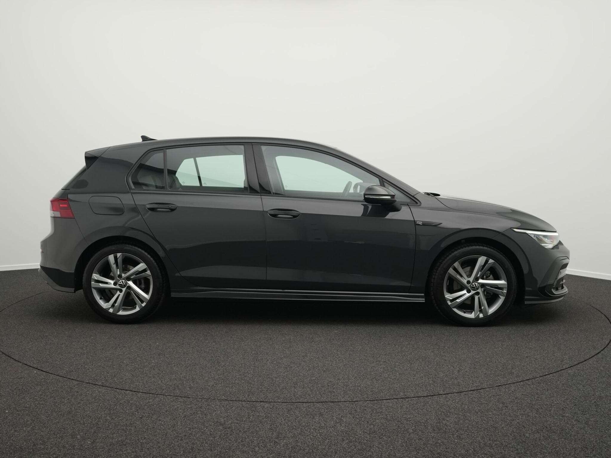 VW Golf VIII 1.5 eTSI R-Line (2024) - Foto 5