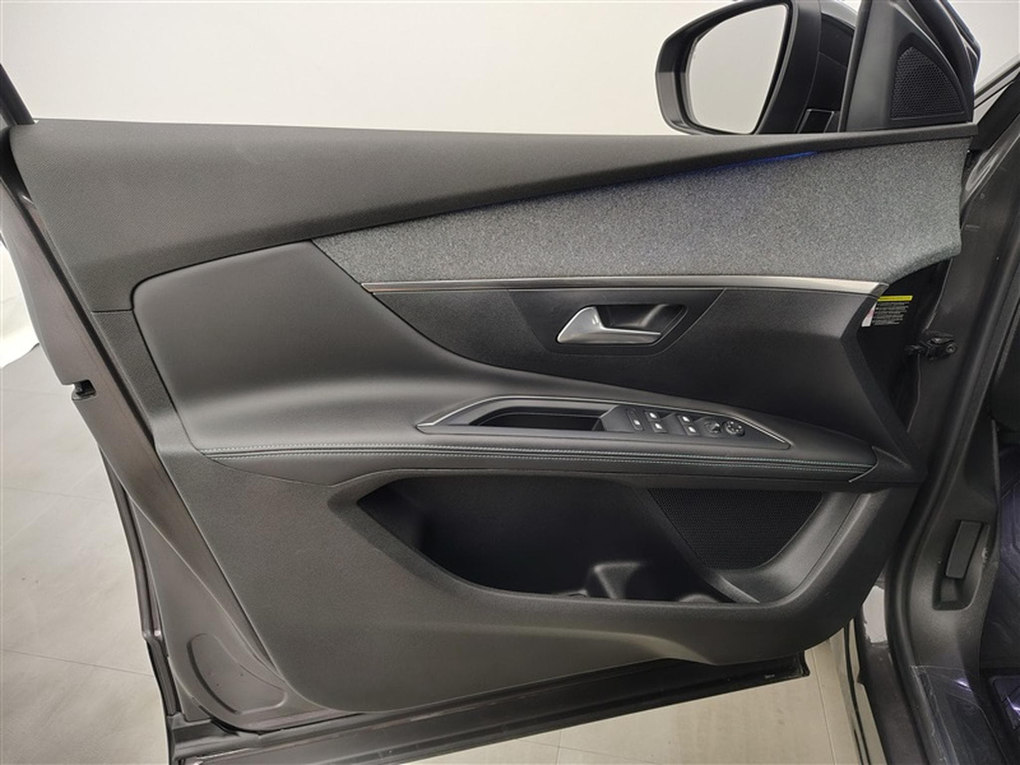 Peugeot 5008 1.2 PureTech 130cv EAT8 Allure Pack 7pl. NAVI / FULL LED (2023) - Photo 16