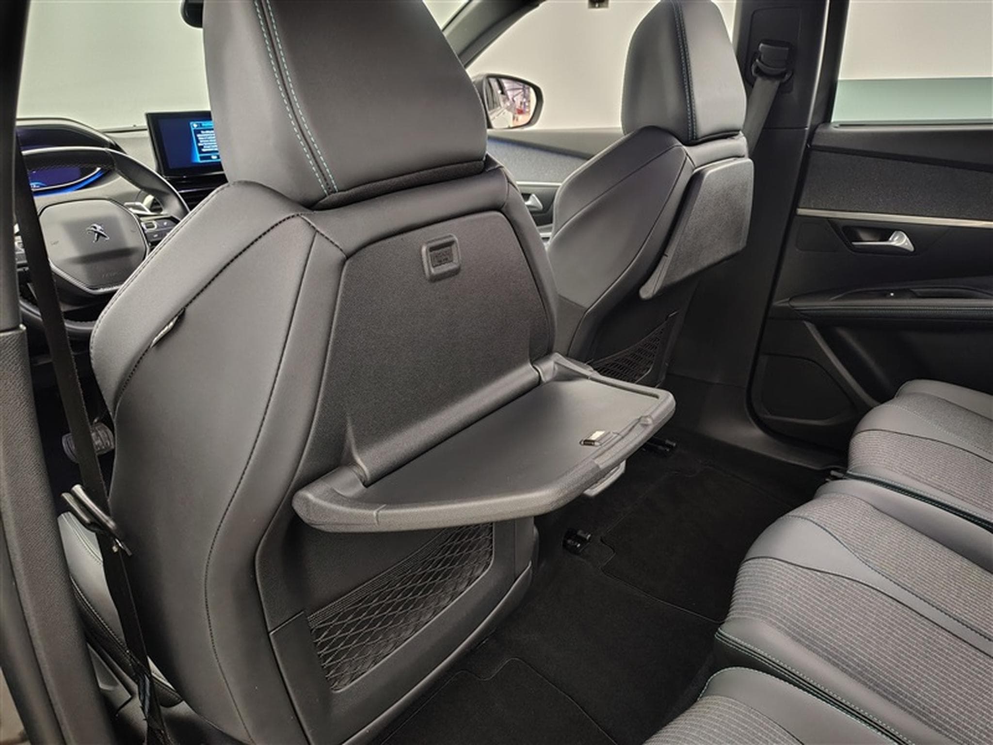 Peugeot 5008 1.2 PureTech 130cv EAT8 Allure Pack 7pl. NAVI / FULL LED (2023) - Photo 19