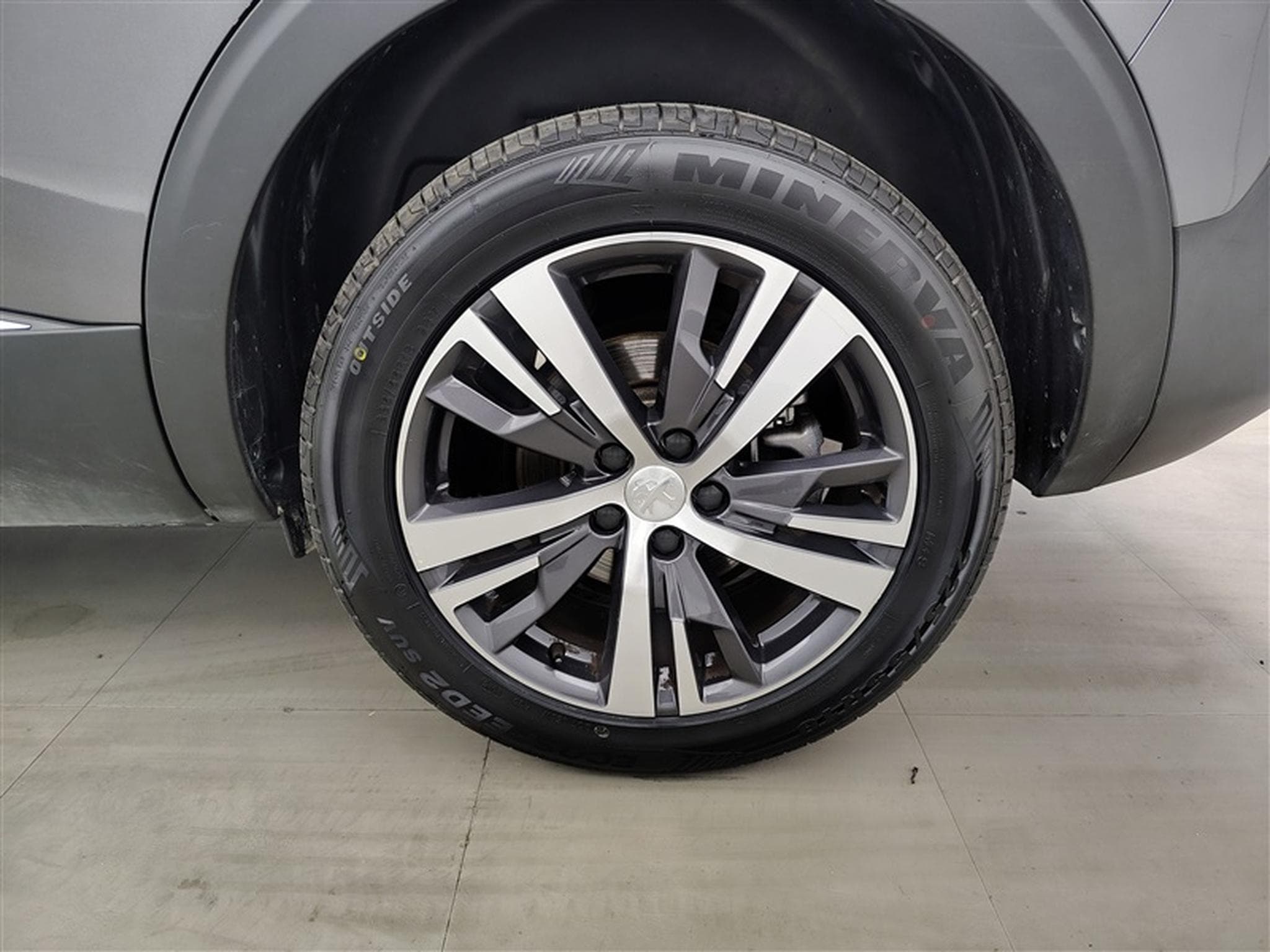 Peugeot 5008 1.2 PureTech 130cv EAT8 Allure Pack 7pl. NAVI / FULL LED (2023) - Photo 6