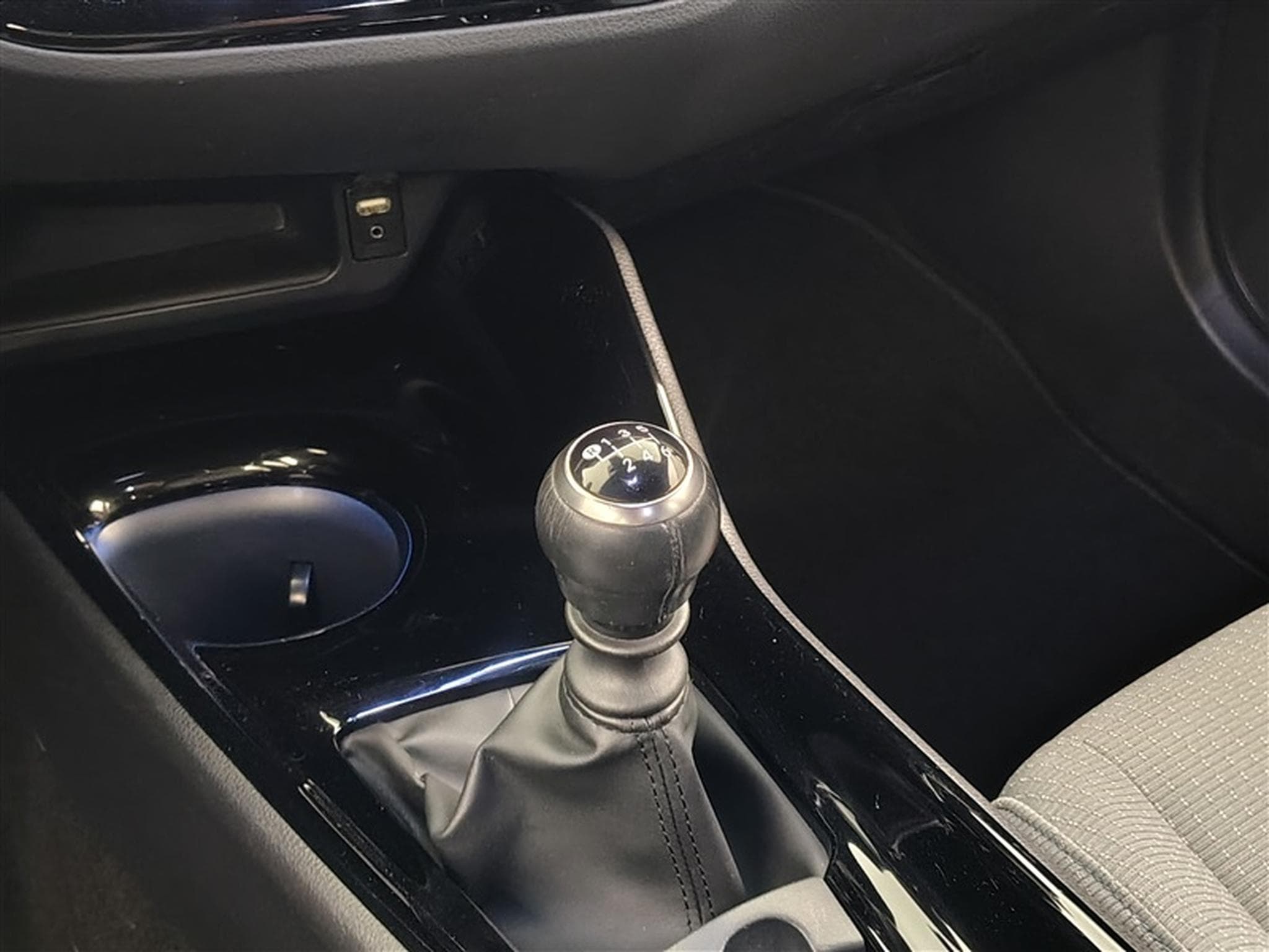 Toyota C-HR 1.2 Turbo 2WD C-Ult/GPS/Caméra/JA 18/PDC avt+arr (2019) - Photo 12