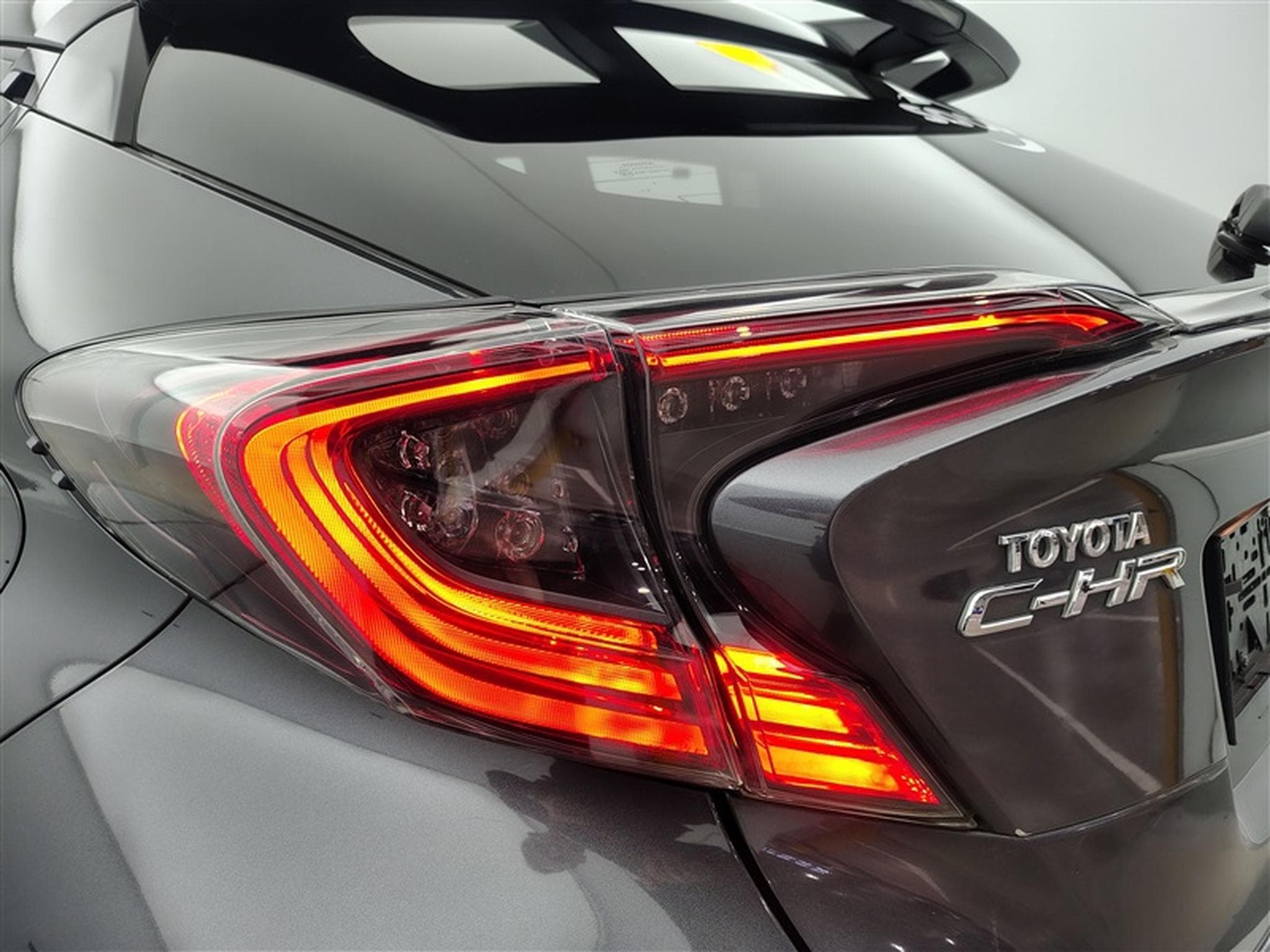 Toyota C-HR 1.2 Turbo 2WD C-Ult/GPS/Caméra/JA 18/PDC avt+arr (2019) - Photo 16