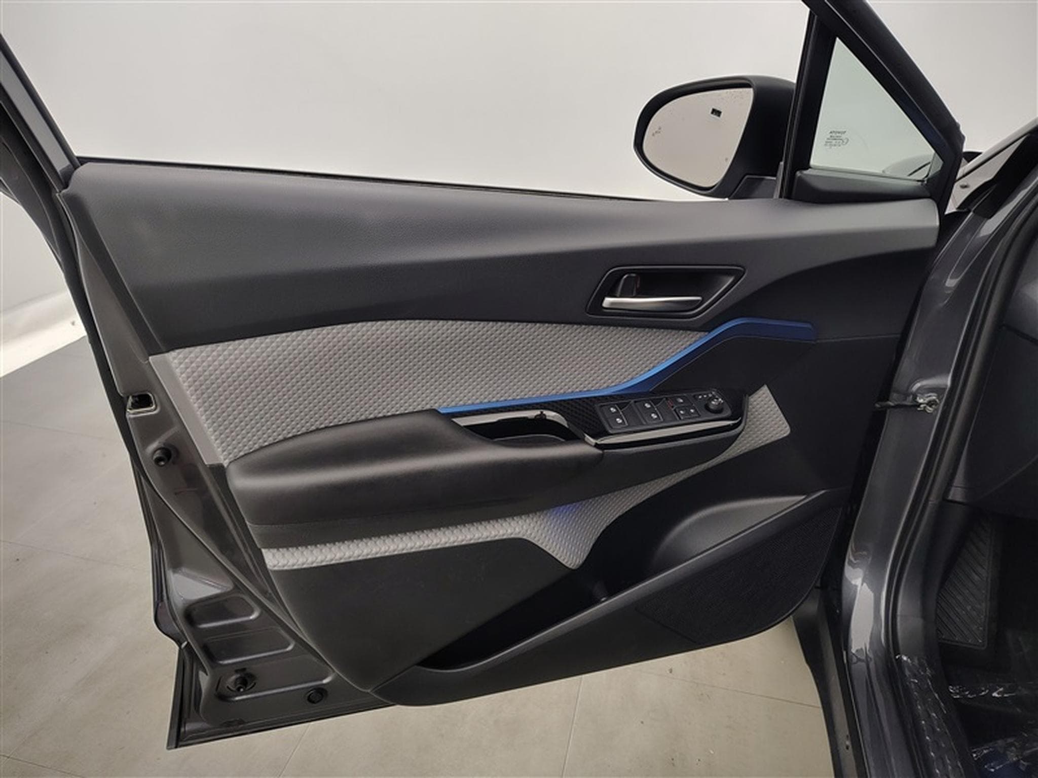 Toyota C-HR 1.2 Turbo 2WD C-Ult/GPS/Caméra/JA 18/PDC avt+arr (2019) - Photo 17